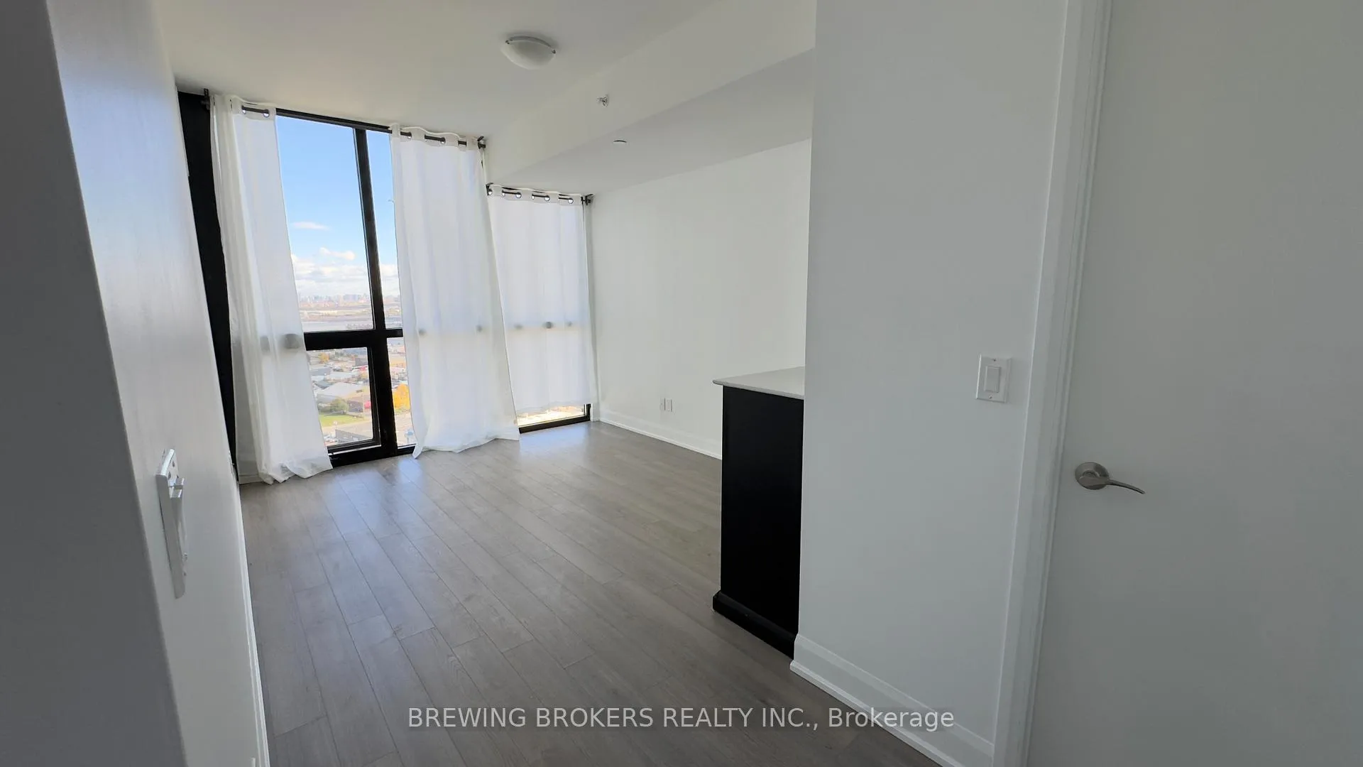 Photo 3 of Unit 1902, 2910 Highway 7 Road, Vaughan, Concord — HOMEH