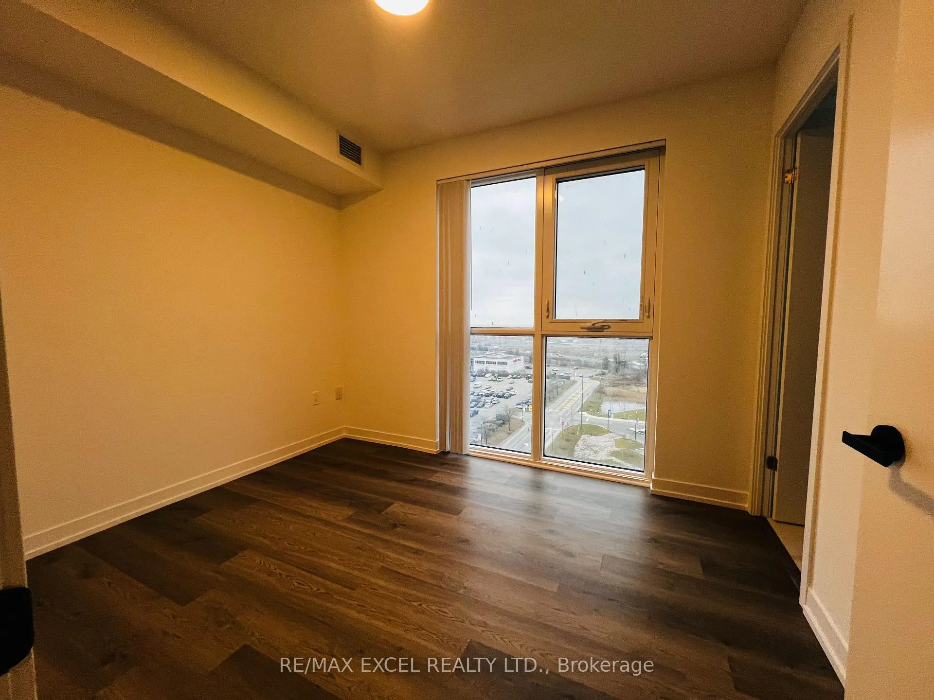 Photo 3 of Unit #1006, 195 COMMERCE st. MSBR, Vaughan, Concord — HOMEH