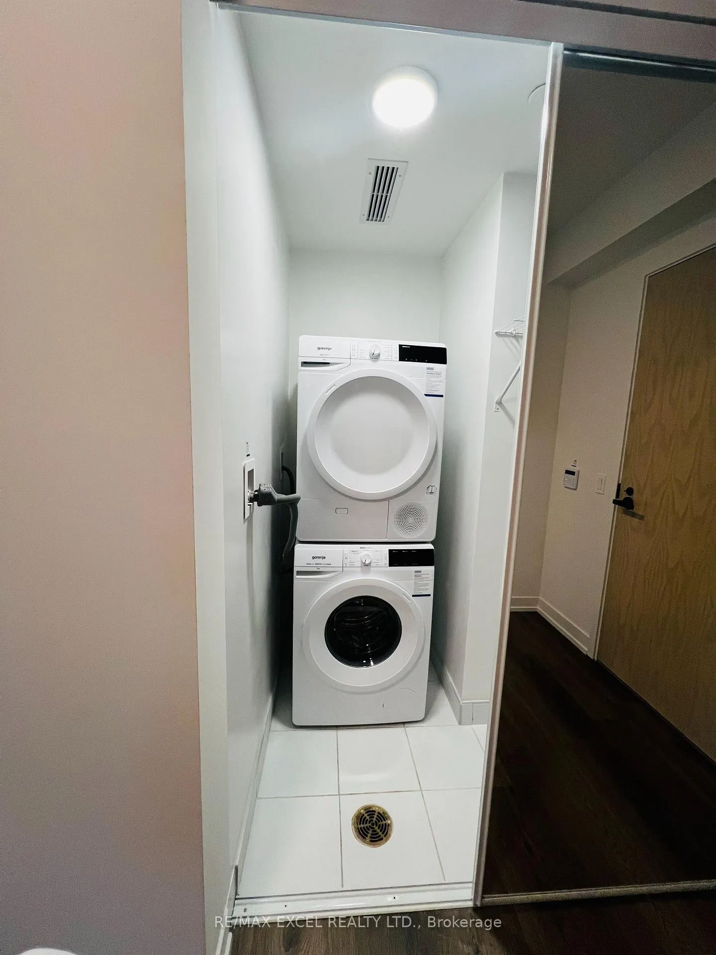 Photo 6 of Unit #1006, 195 COMMERCE st. MSBR, Vaughan, Concord — HOMEH