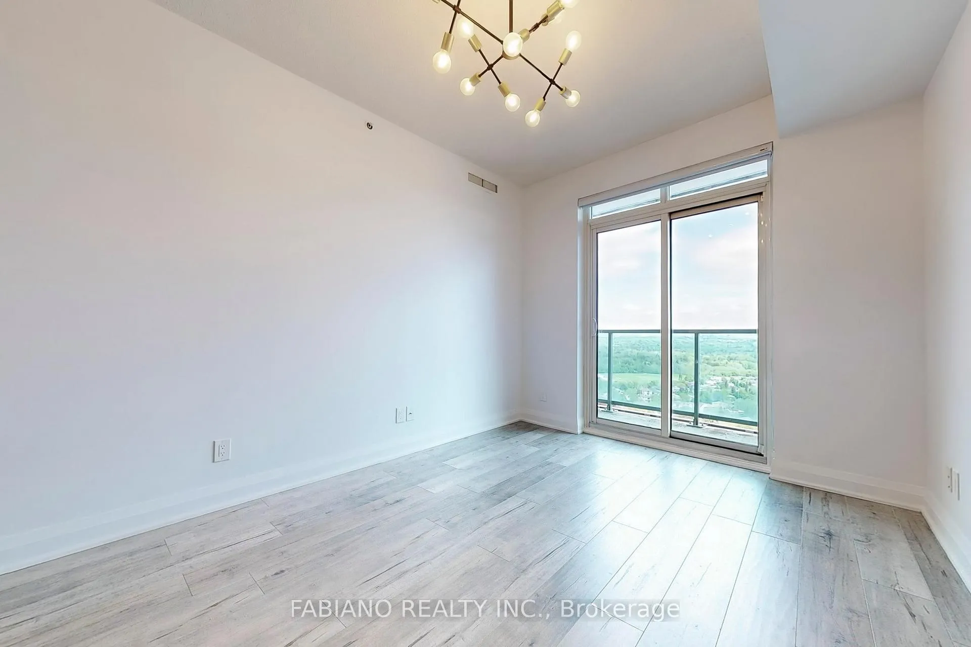 Photo 10 of Unit 2303, 7171 Yonge Street, Markham, Thornhill — HOMEH