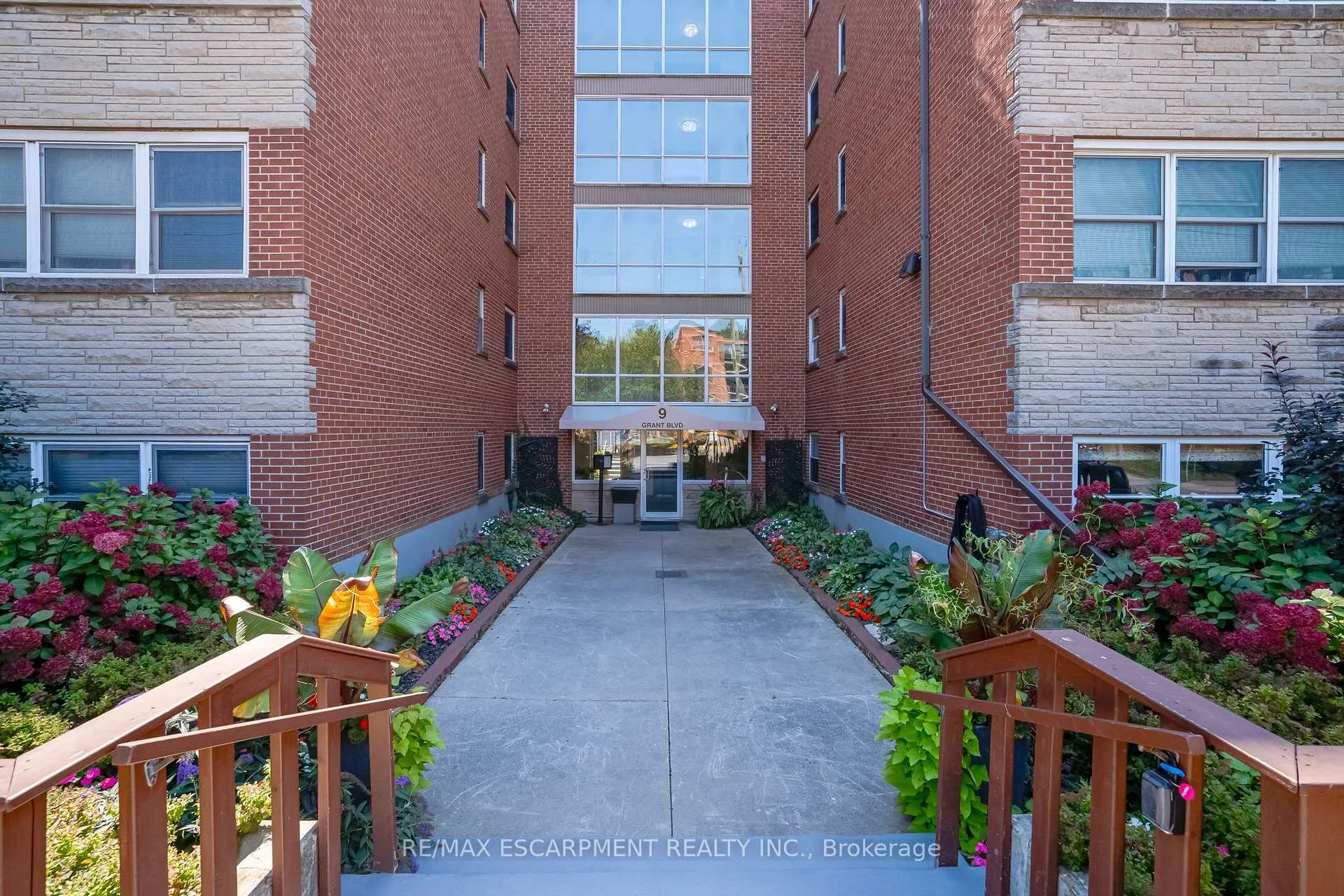 Photo 2 of Unit 501, 9 Grant Boulevard, Hamilton, Dundas — HOMEH