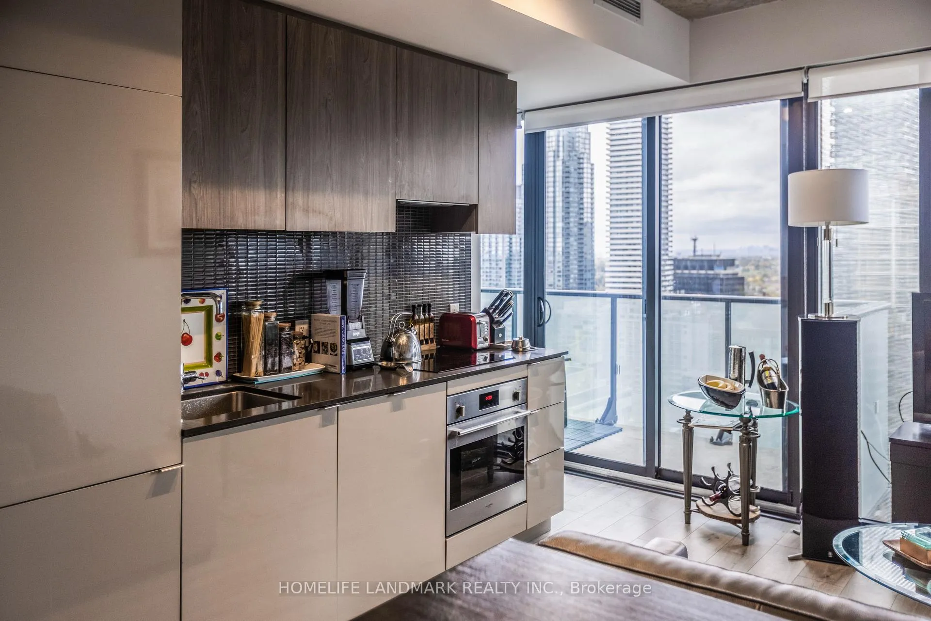 Photo 2 of Unit 2602, 161 Roehampton Avenue, Toronto, Mount Pleasant West — HOMEH