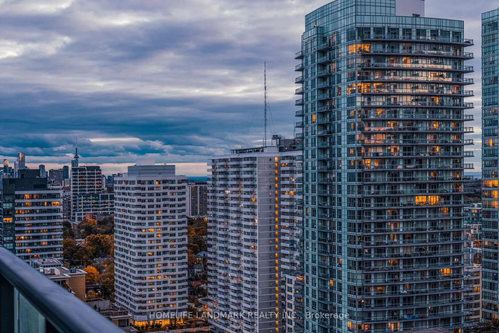 Photo 8 of Unit 2602, 161 Roehampton Avenue, Toronto, Mount Pleasant West — HOMEH