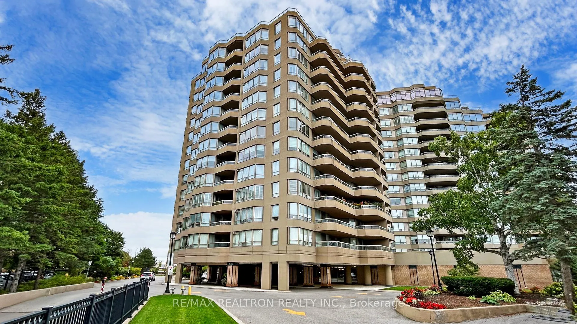 Photo 3 of Unit 1015, 610 Bullock Drive, Markham, Markville — HOMEH