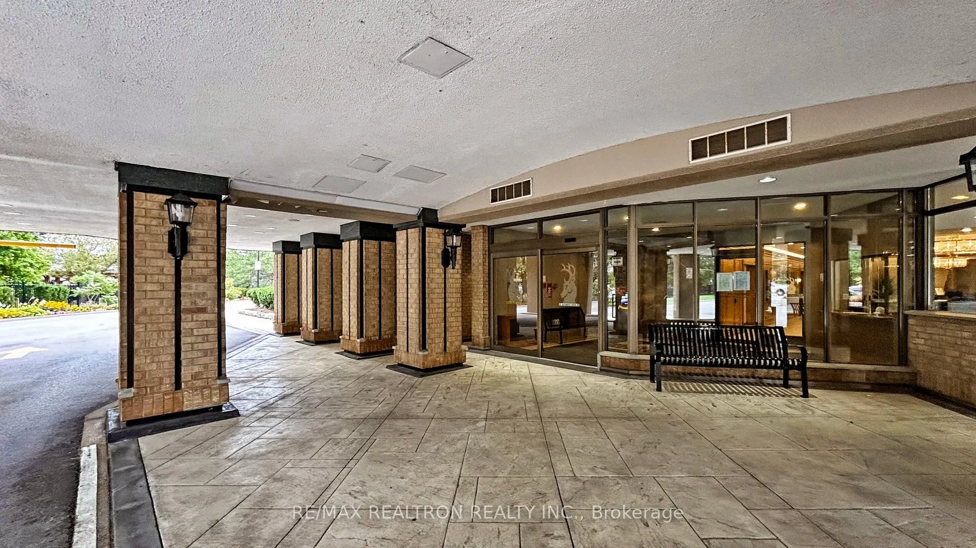 Photo 4 of Unit 1015, 610 Bullock Drive, Markham, Markville — HOMEH