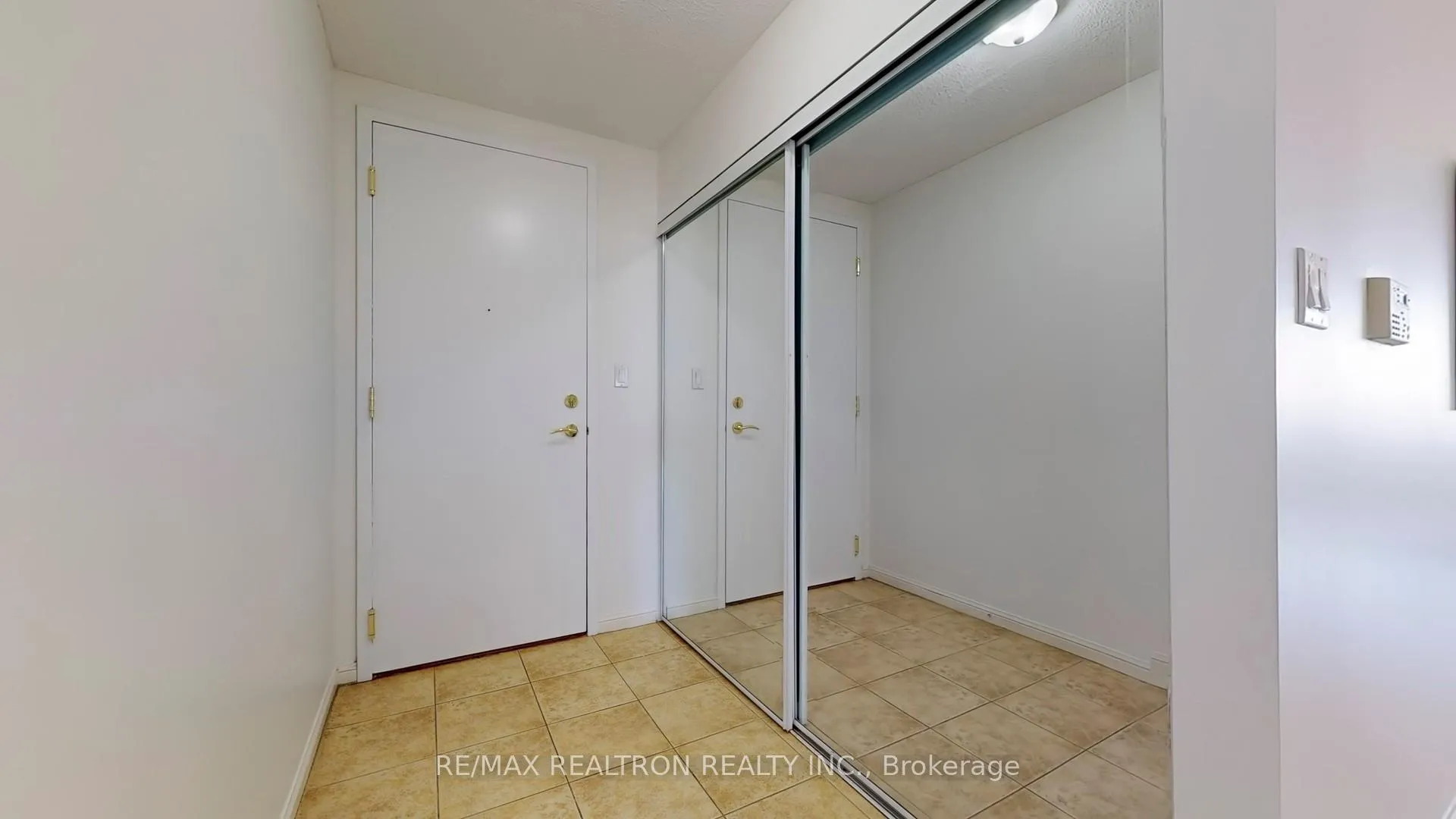Photo 7 of Unit 1015, 610 Bullock Drive, Markham, Markville — HOMEH