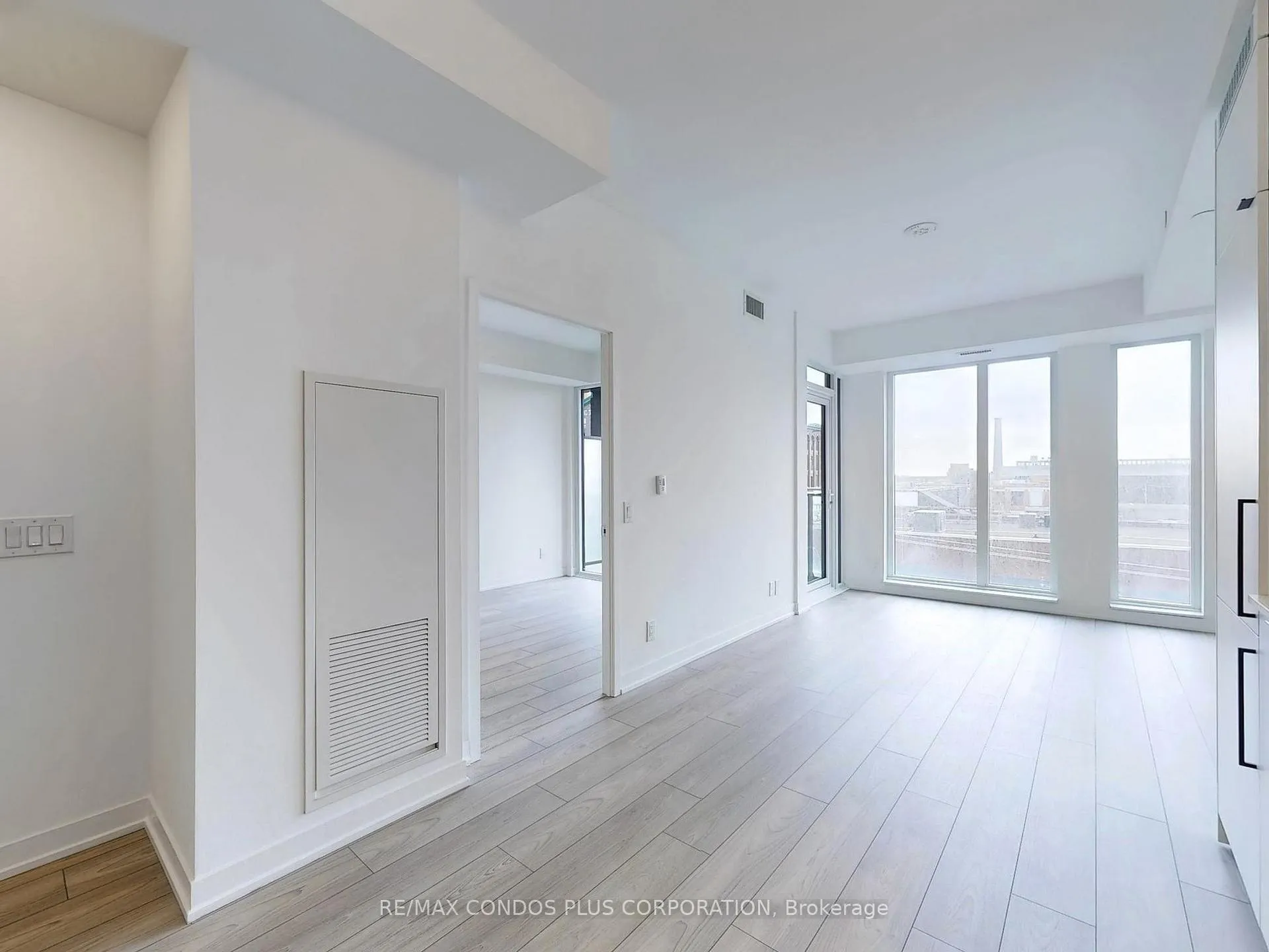 Photo 4 of Unit 319, 285 Dufferin Street, Toronto, South Parkdale — HOMEH