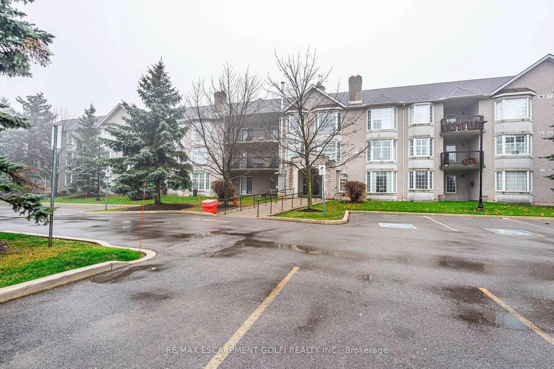Photo 2 of Unit 107, 980 Golf Links Road, Hamilton, Ancaster — HOMEH