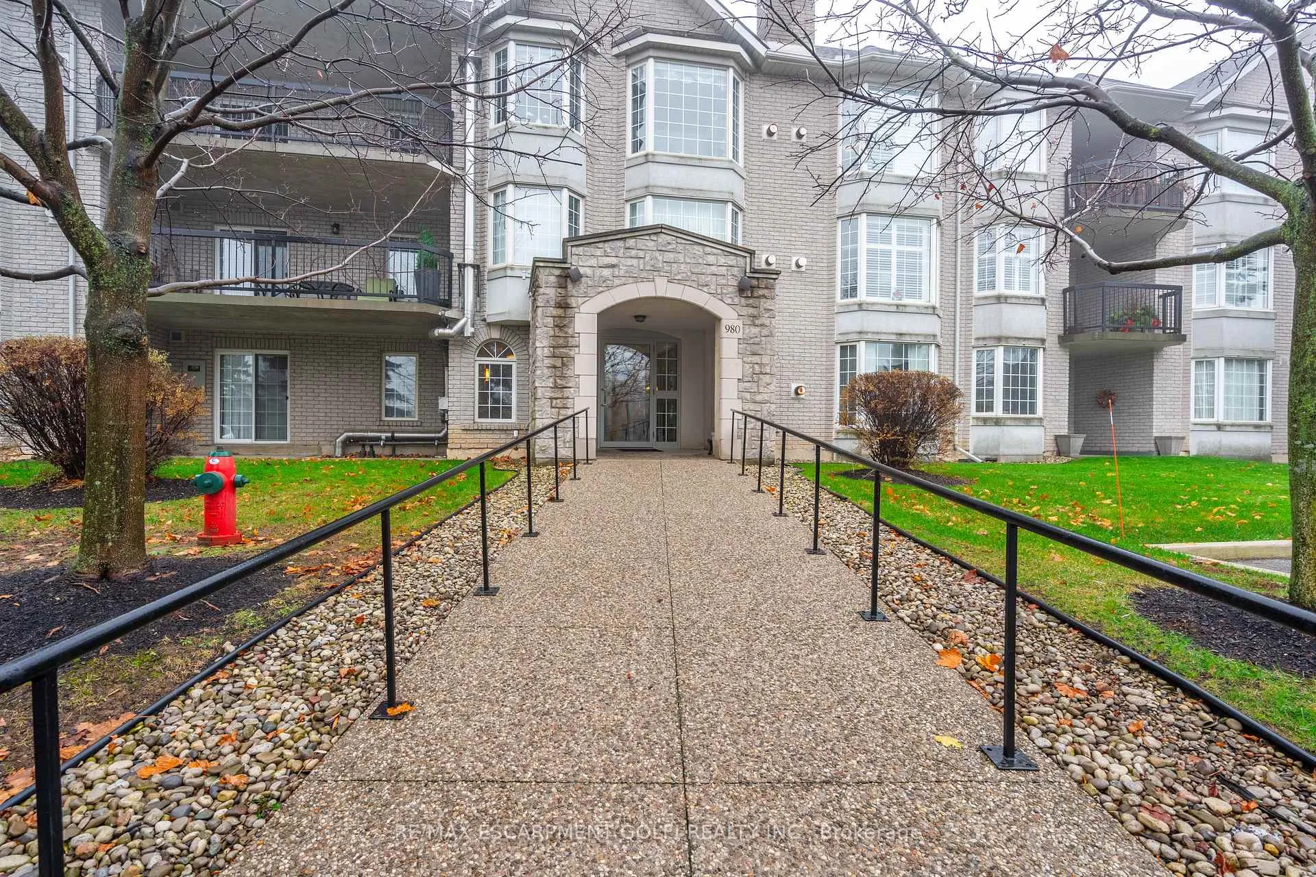 Photo 3 of Unit 107, 980 Golf Links Road, Hamilton, Ancaster — HOMEH