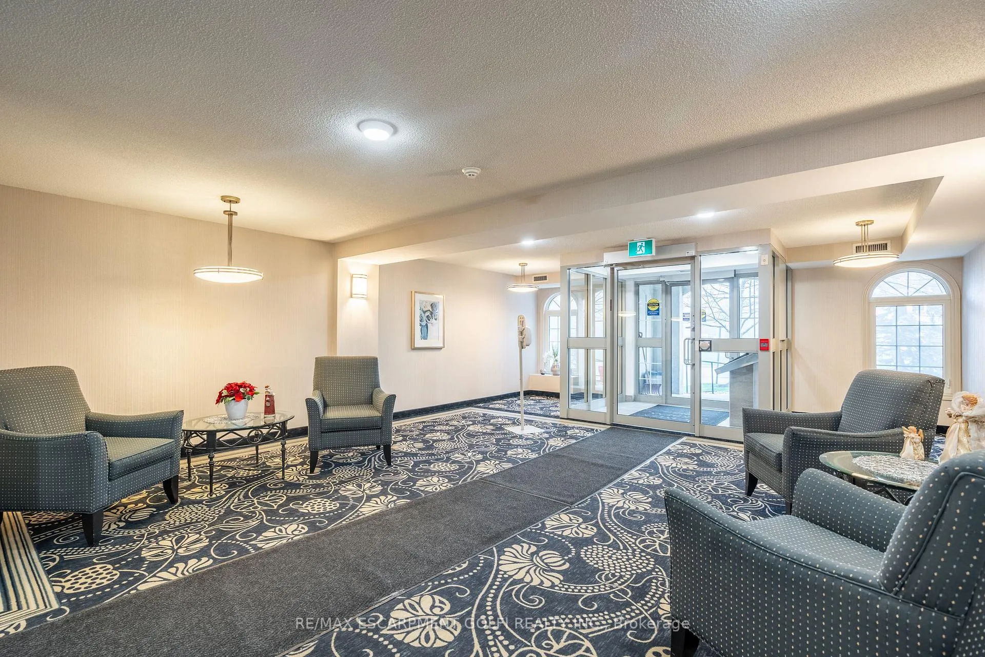 Photo 4 of Unit 107, 980 Golf Links Road, Hamilton, Ancaster — HOMEH