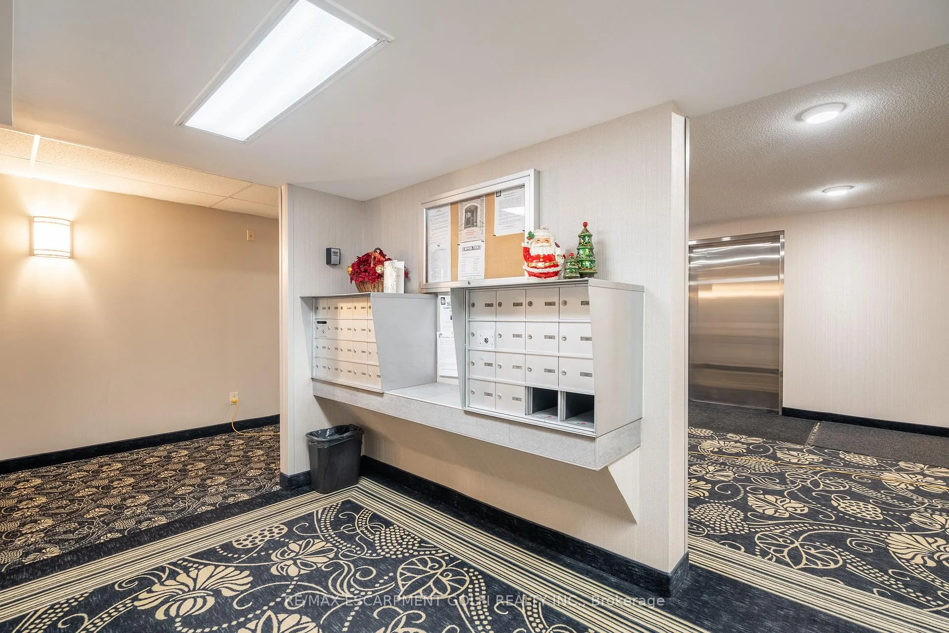 Photo 5 of Unit 107, 980 Golf Links Road, Hamilton, Ancaster — HOMEH