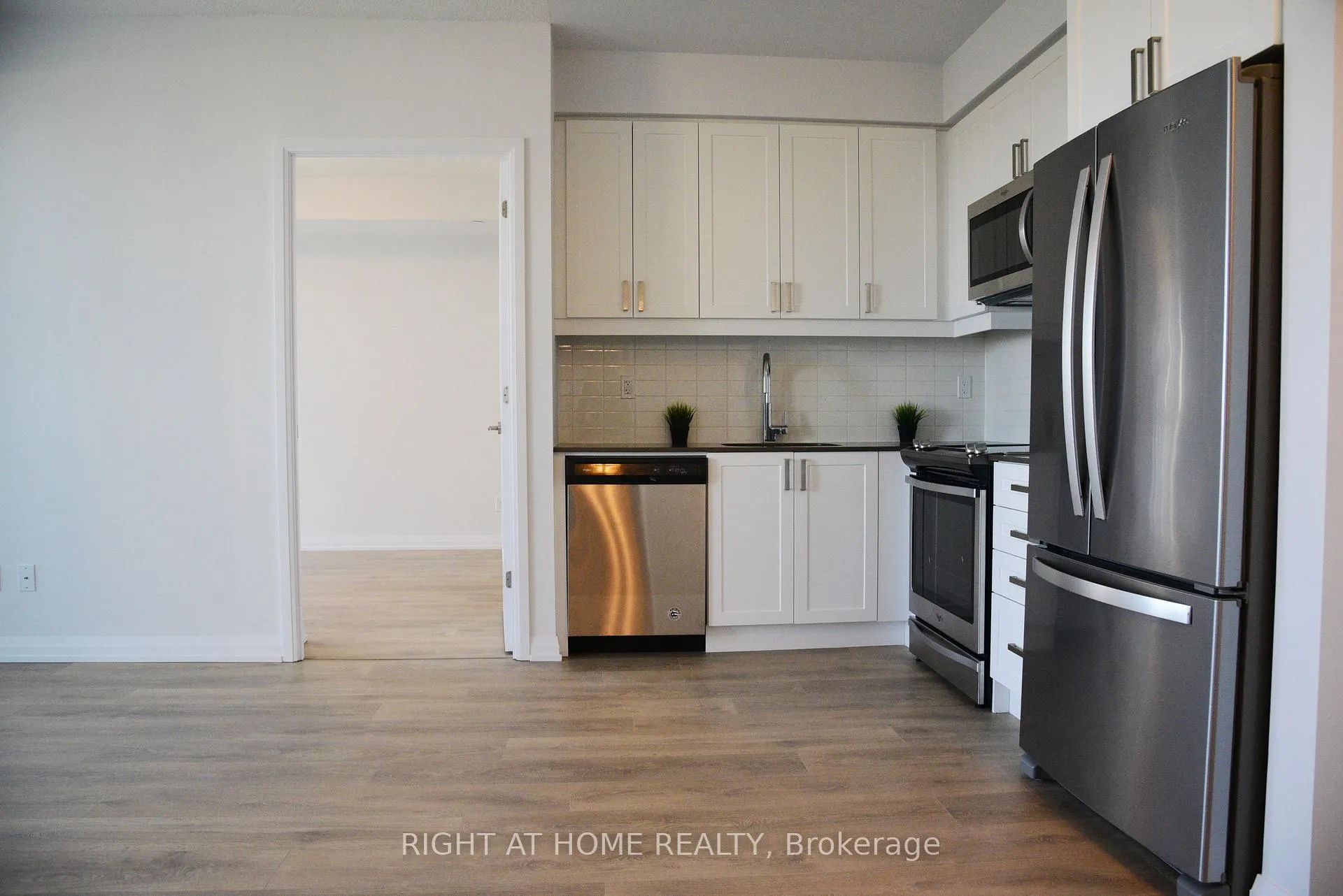 Photo 7 of Unit 805, 7895 Jane Street, Vaughan, Concord — HOMEH