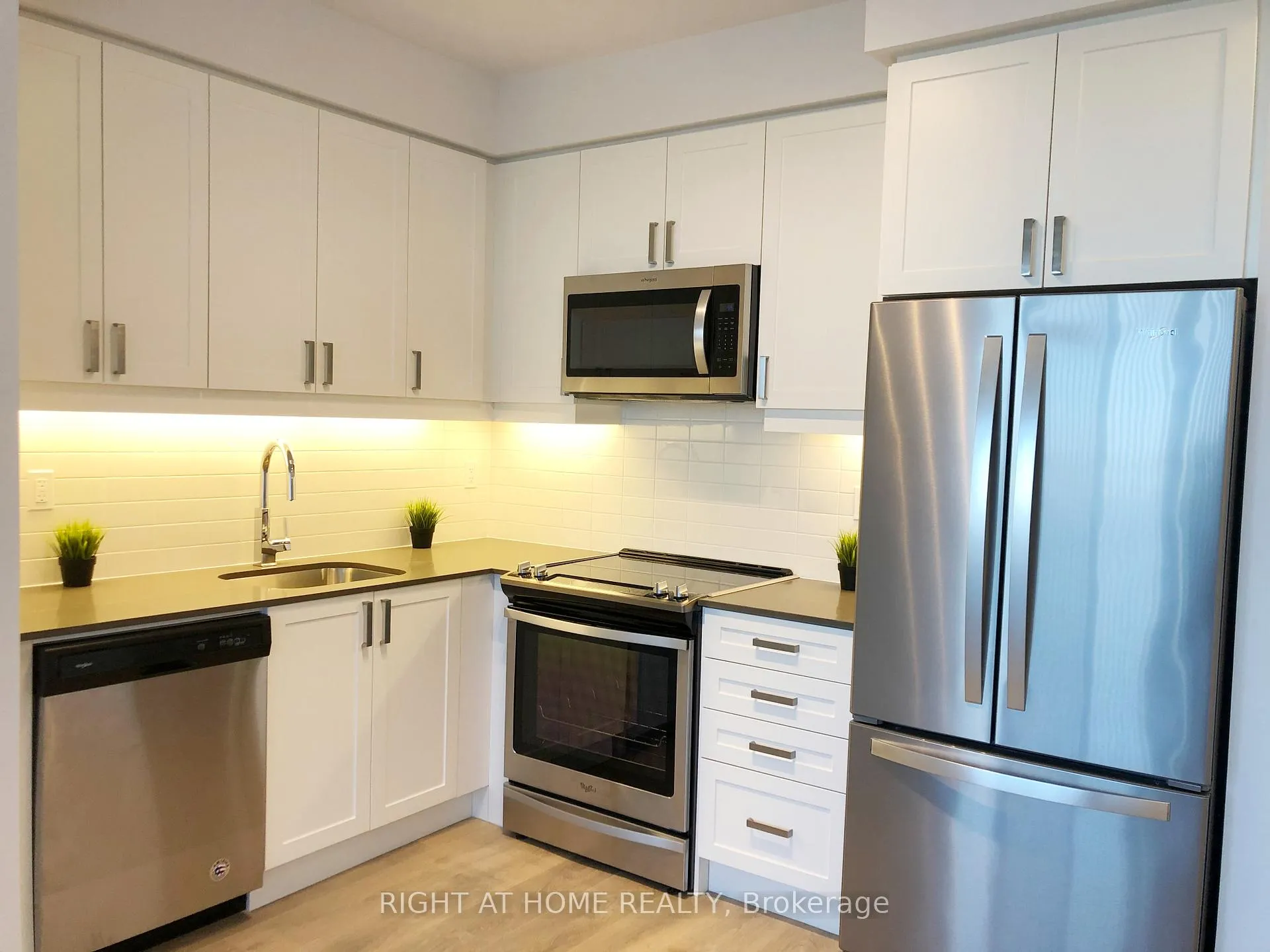 Photo 9 of Unit 805, 7895 Jane Street, Vaughan, Concord — HOMEH