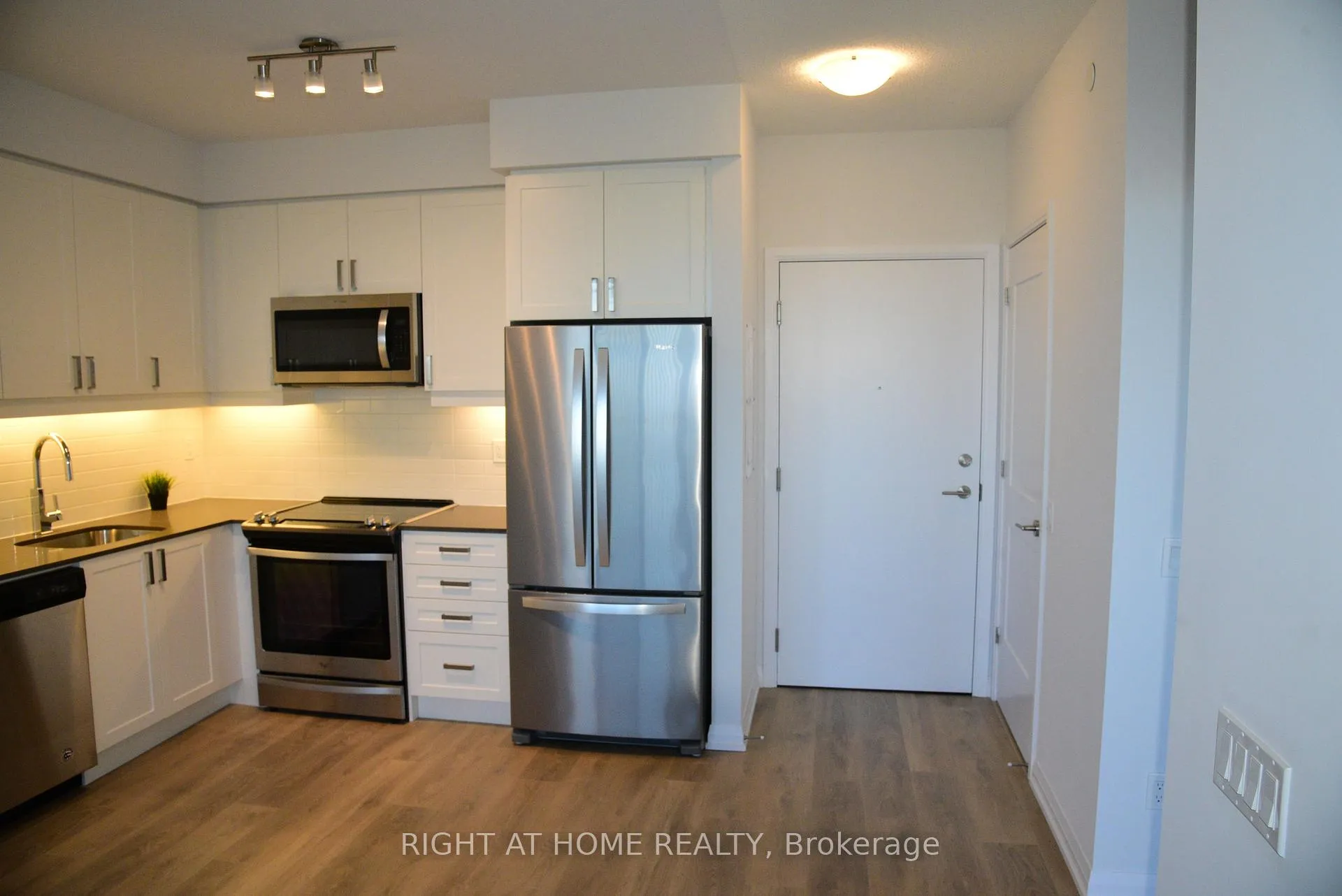 Photo 10 of Unit 805, 7895 Jane Street, Vaughan, Concord — HOMEH