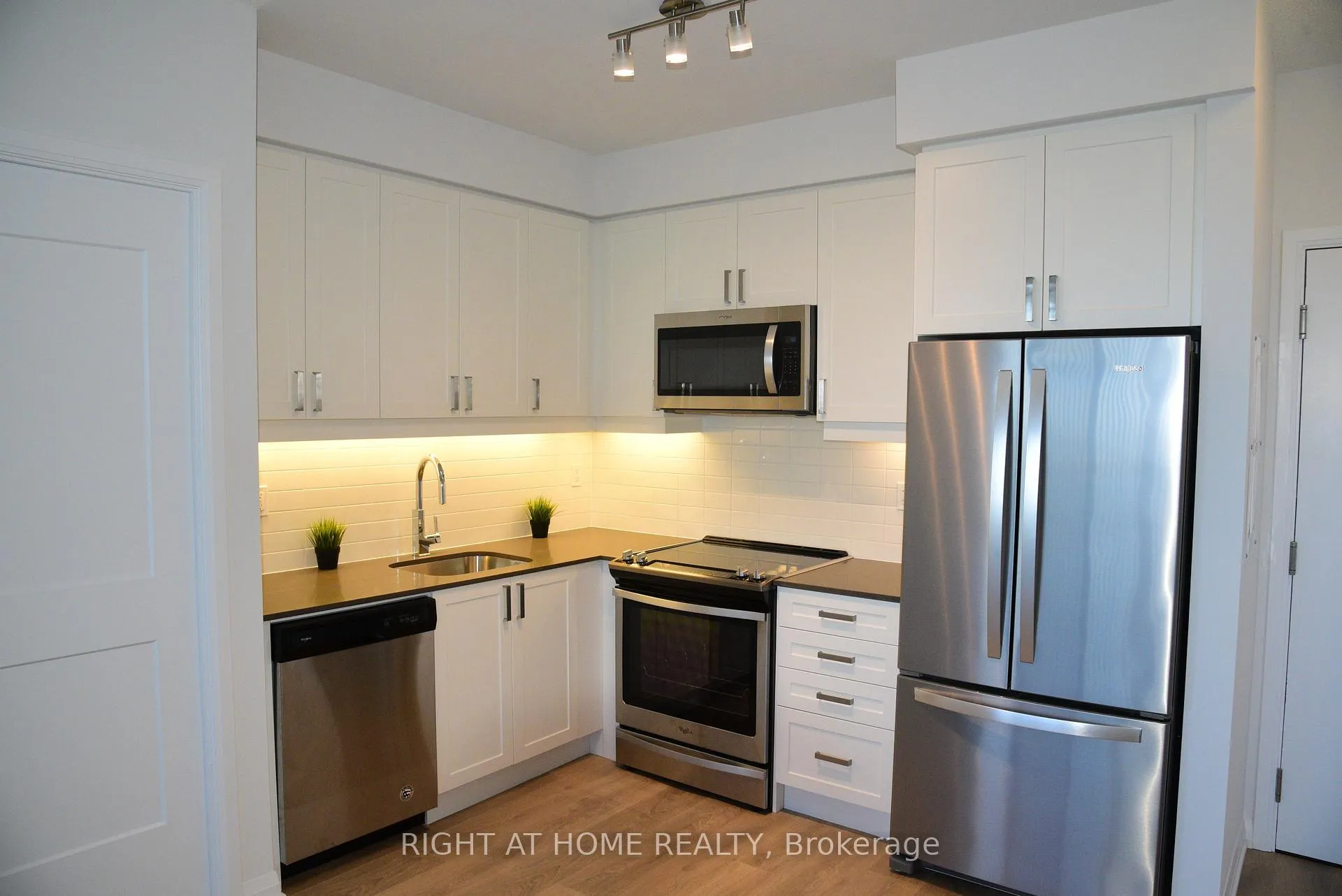 Photo 11 of Unit 805, 7895 Jane Street, Vaughan, Concord — HOMEH