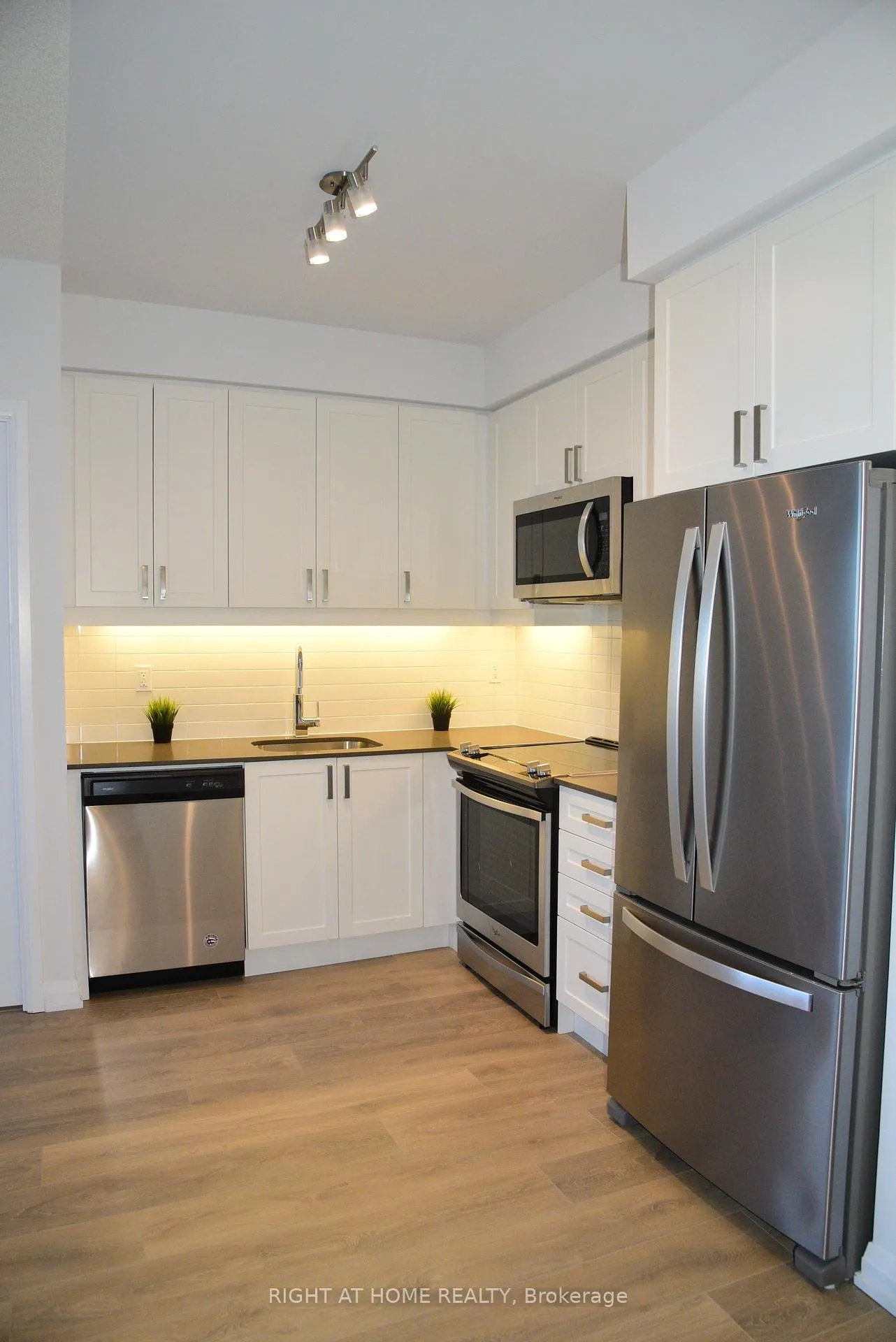 Photo 12 of Unit 805, 7895 Jane Street, Vaughan, Concord — HOMEH