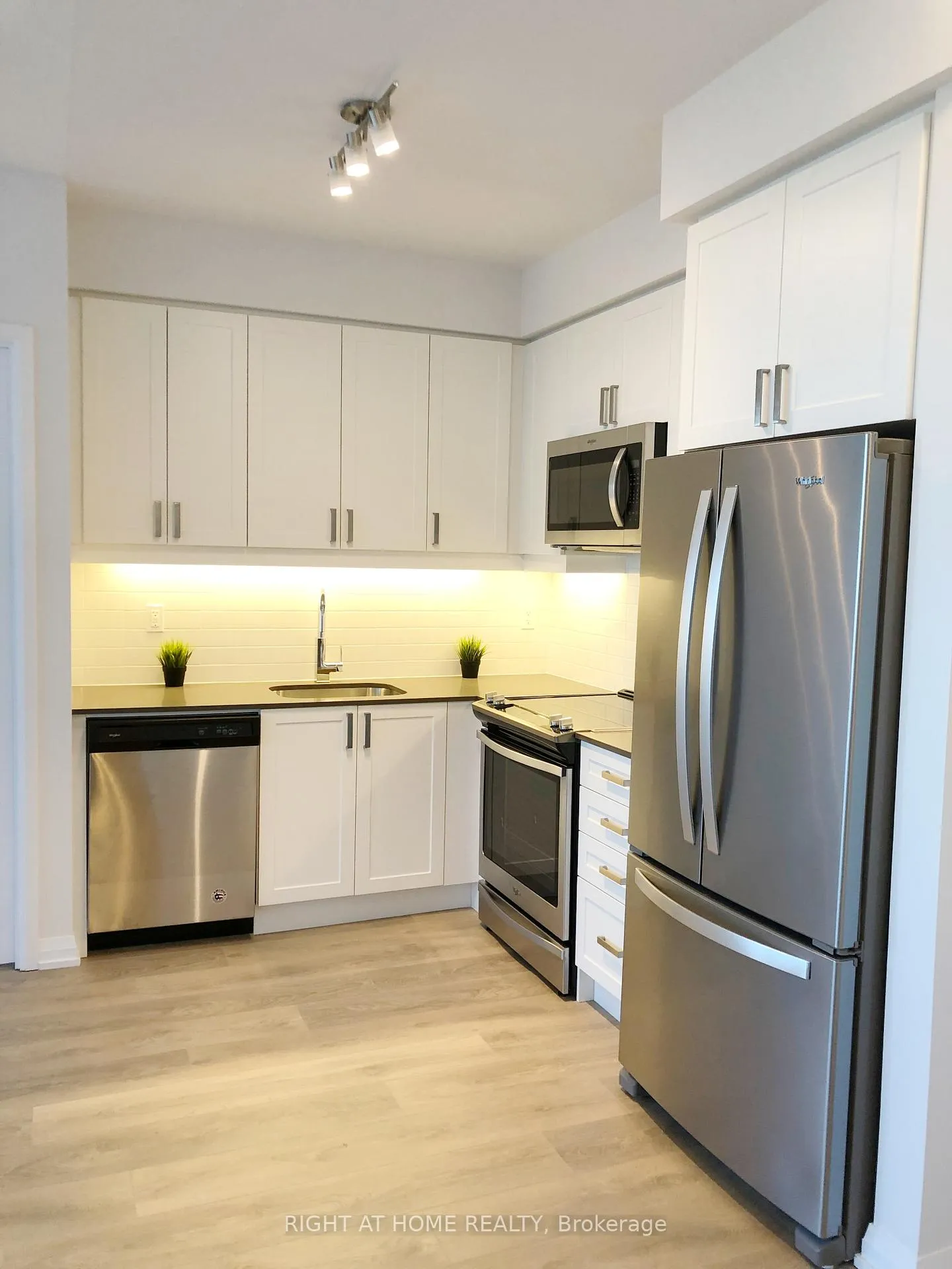 Photo 13 of Unit 805, 7895 Jane Street, Vaughan, Concord — HOMEH