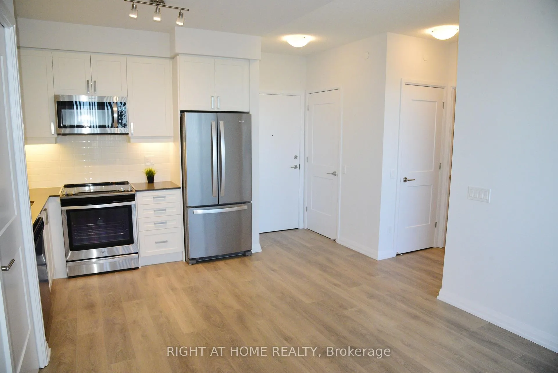 Photo 14 of Unit 805, 7895 Jane Street, Vaughan, Concord — HOMEH