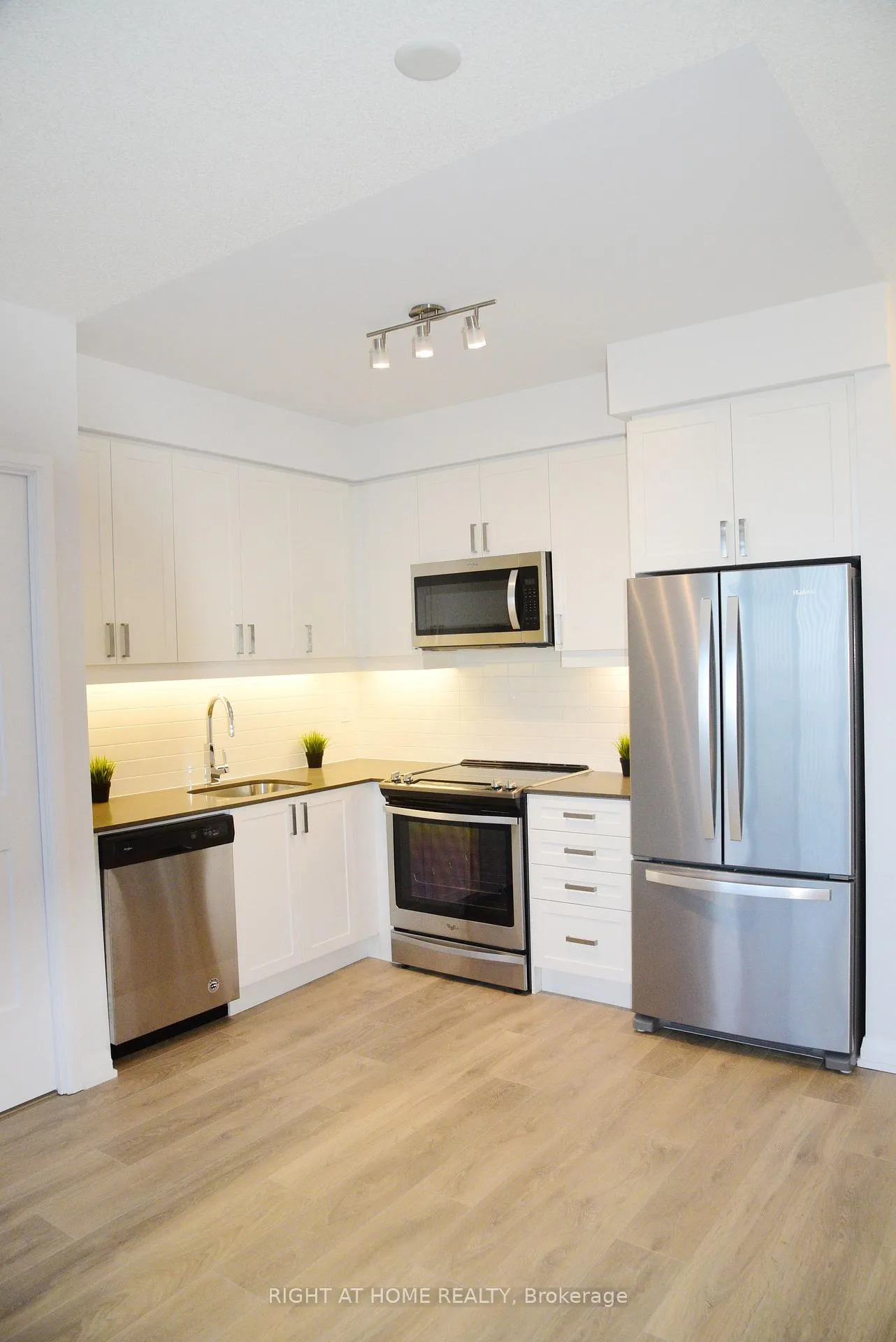 Photo 15 of Unit 805, 7895 Jane Street, Vaughan, Concord — HOMEH