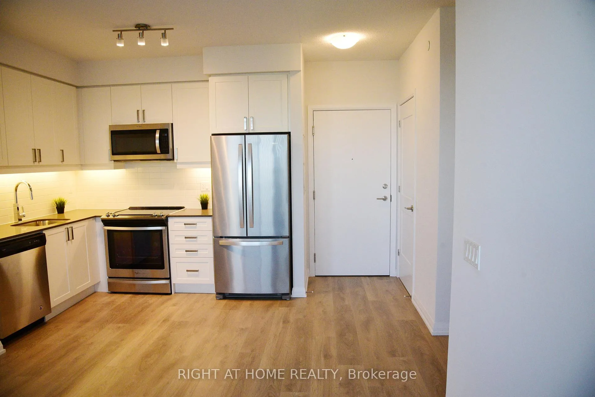Photo 16 of Unit 805, 7895 Jane Street, Vaughan, Concord — HOMEH