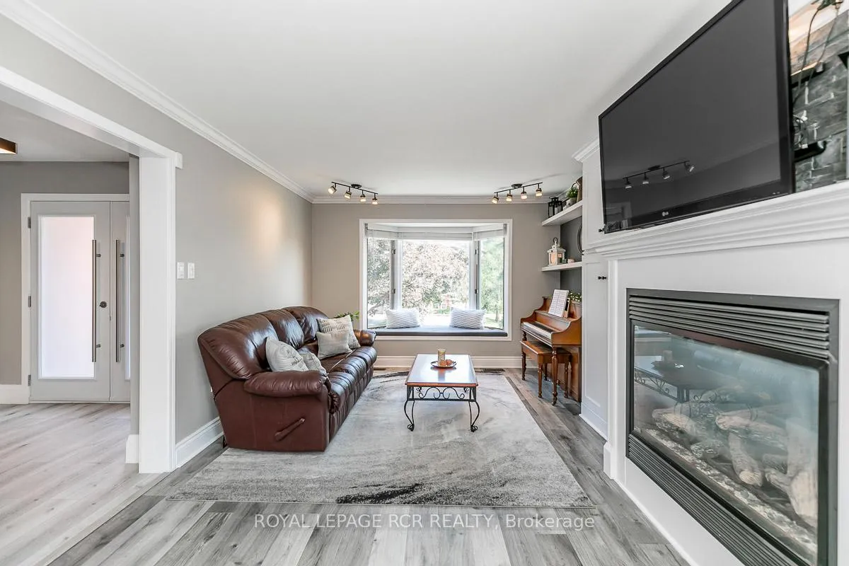 Photo 6 of 37 Mayfair Drive, Barrie, Ardagh — HOMEH