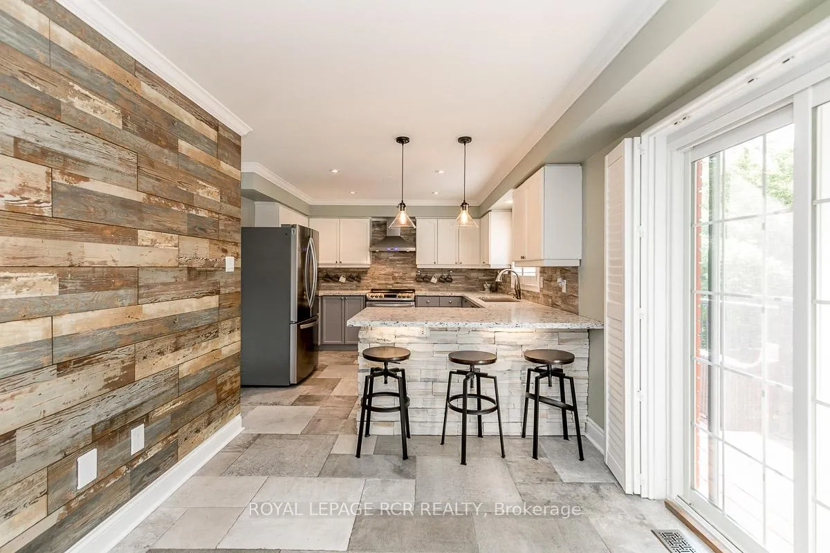 Photo 9 of 37 Mayfair Drive, Barrie, Ardagh — HOMEH