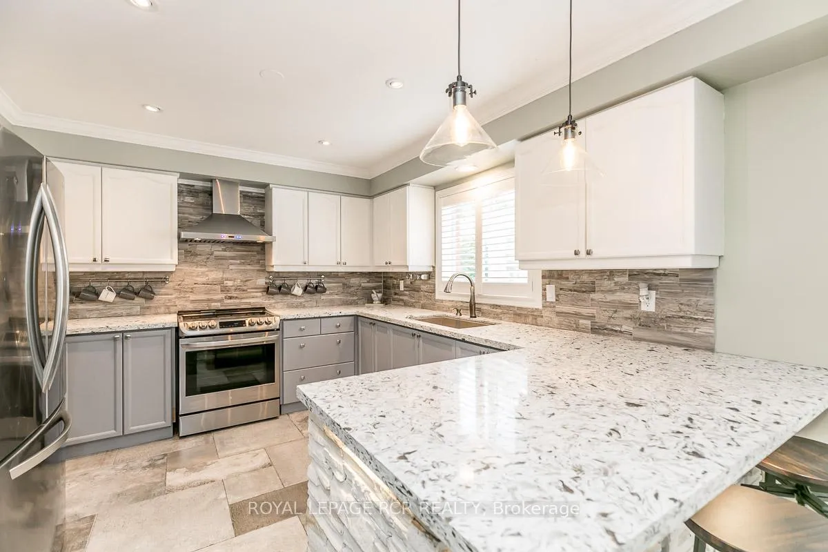 Photo 10 of 37 Mayfair Drive, Barrie, Ardagh — HOMEH