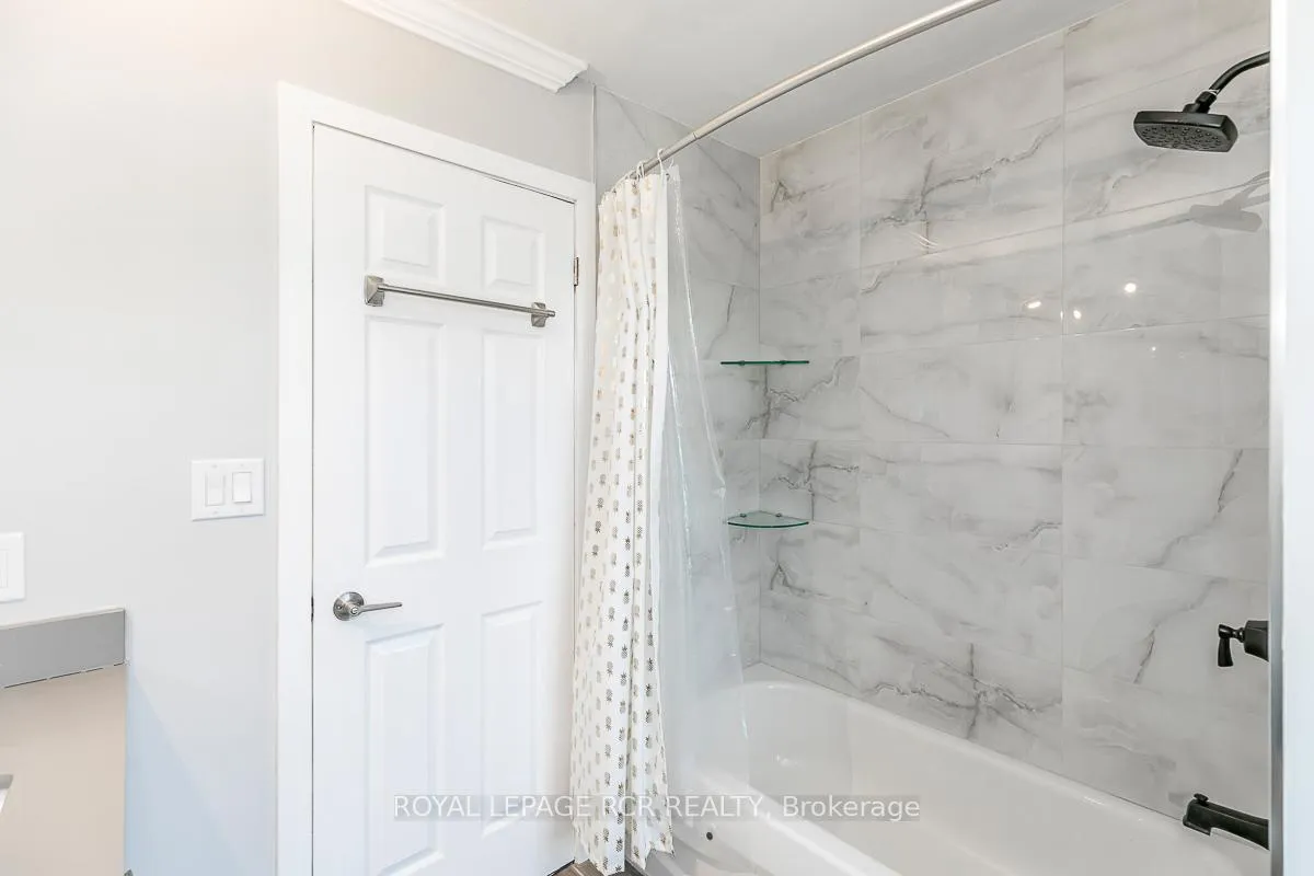 Photo 19 of 37 Mayfair Drive, Barrie, Ardagh — HOMEH