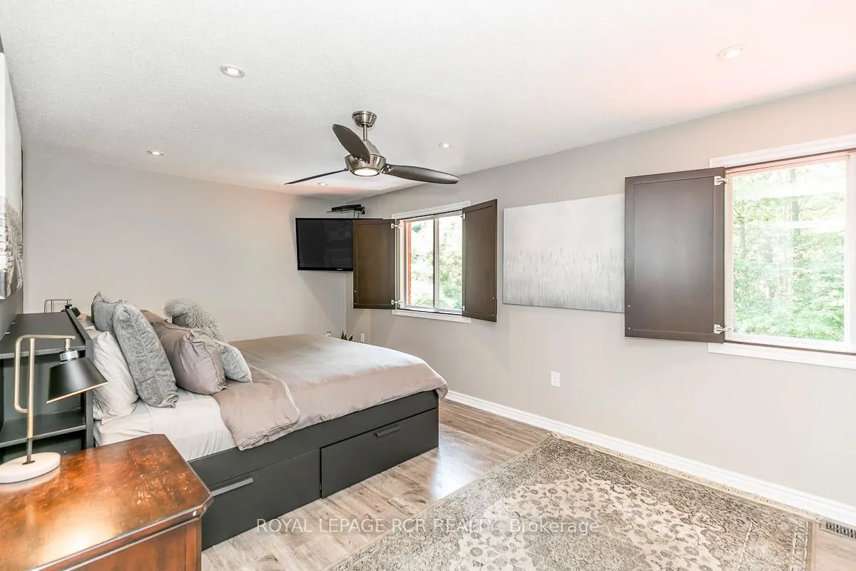 Photo 21 of 37 Mayfair Drive, Barrie, Ardagh — HOMEH