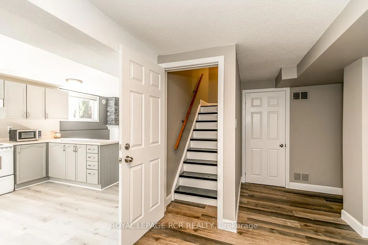 Photo 24 of 37 Mayfair Drive, Barrie, Ardagh — HOMEH