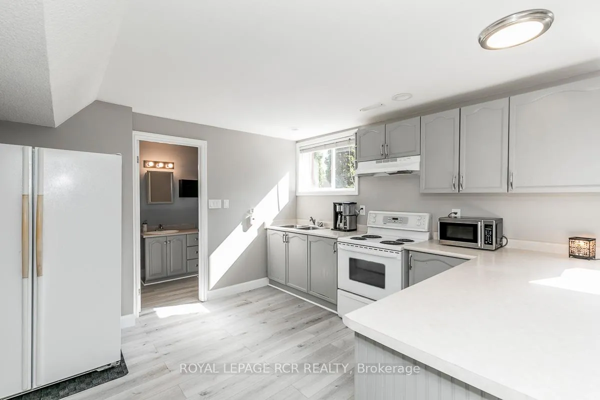 Photo 25 of 37 Mayfair Drive, Barrie, Ardagh — HOMEH