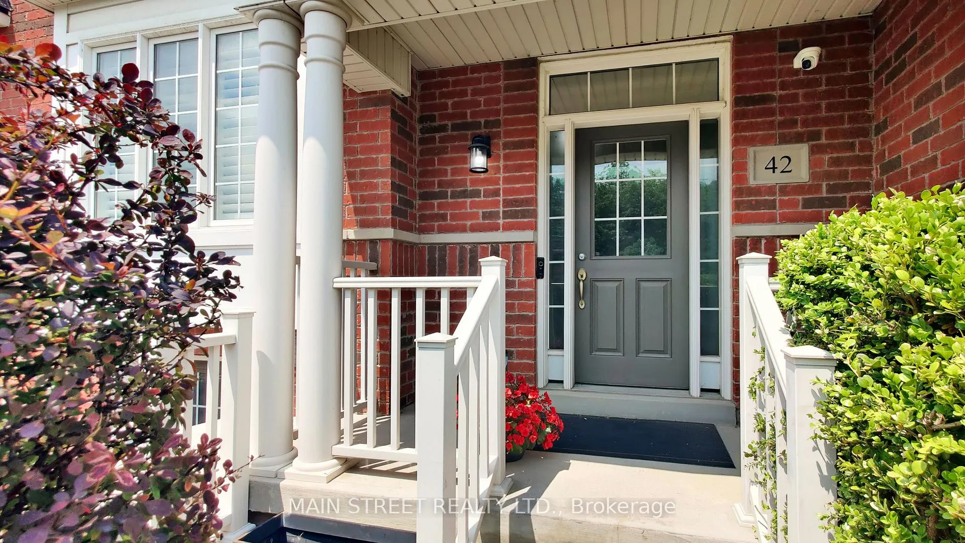 Photo 4 of 42 Bellchase Trail, Brampton, Bram East — HOMEH