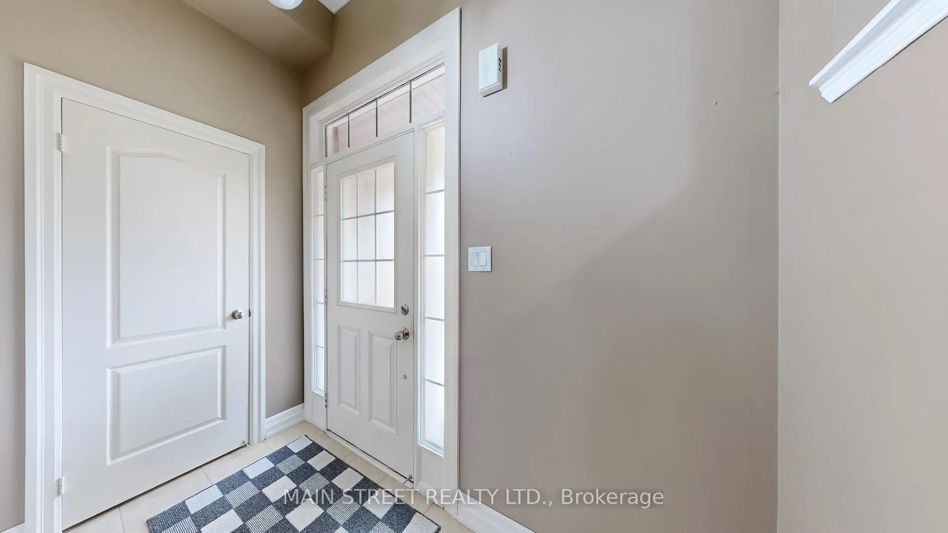 Photo 5 of 42 Bellchase Trail, Brampton, Bram East — HOMEH