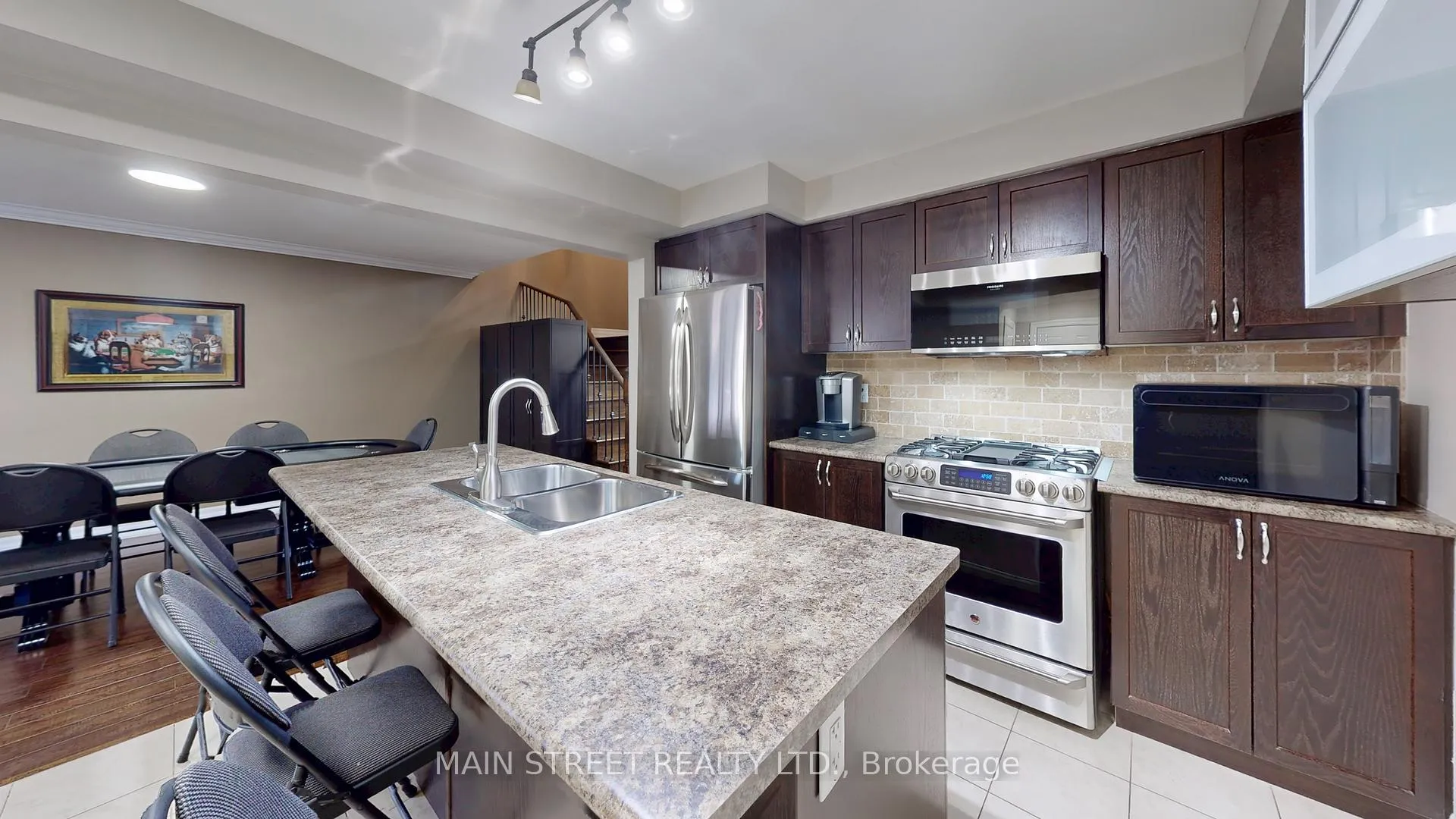 Photo 9 of 42 Bellchase Trail, Brampton, Bram East — HOMEH