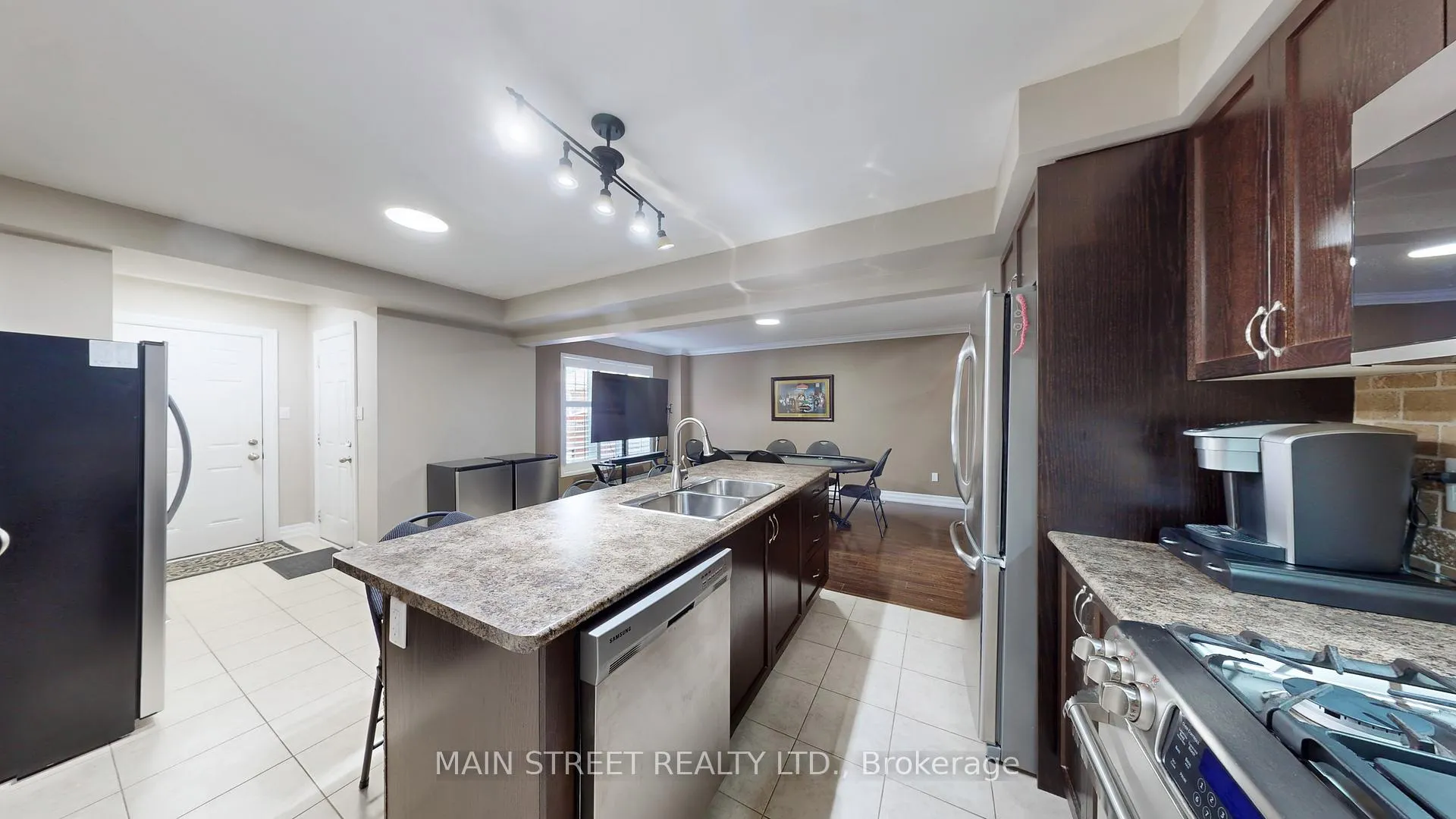 Photo 10 of 42 Bellchase Trail, Brampton, Bram East — HOMEH