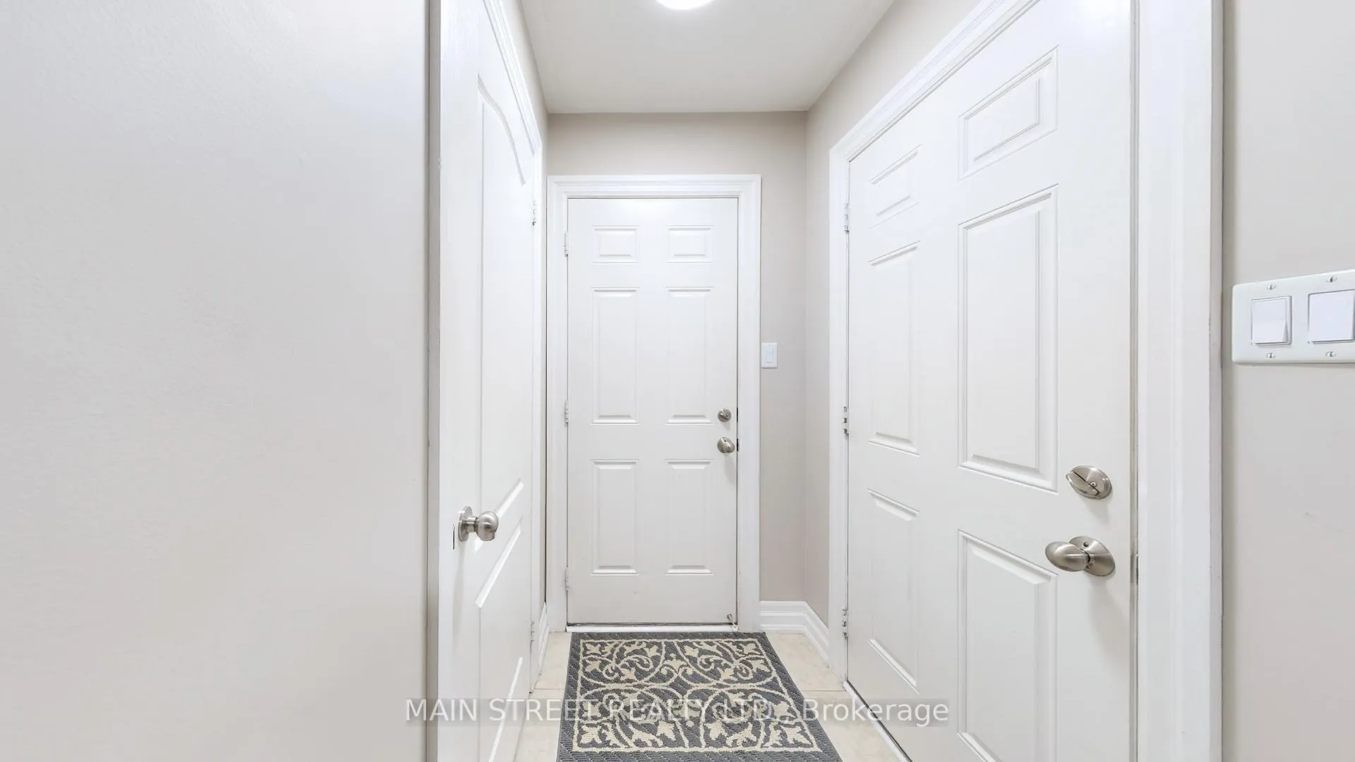 Photo 12 of 42 Bellchase Trail, Brampton, Bram East — HOMEH