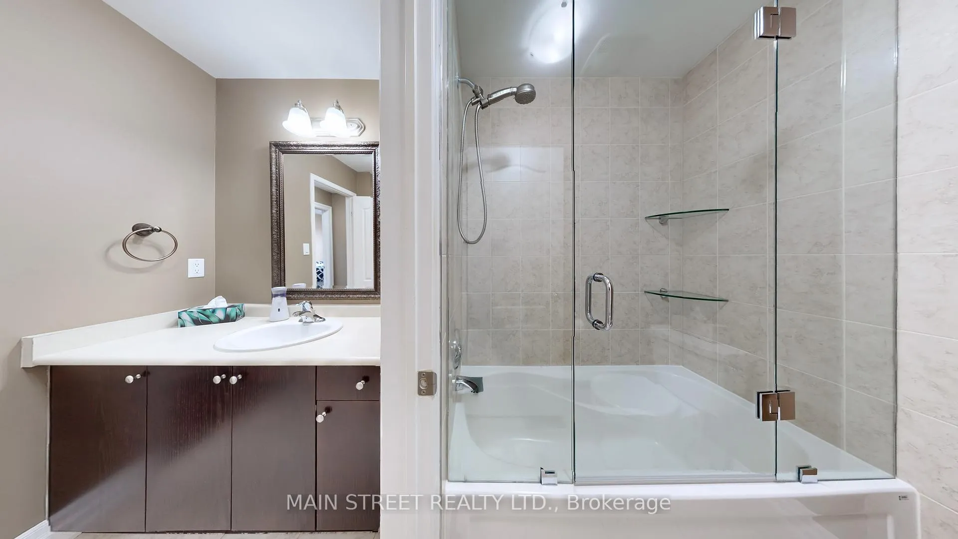Photo 23 of 42 Bellchase Trail, Brampton, Bram East — HOMEH