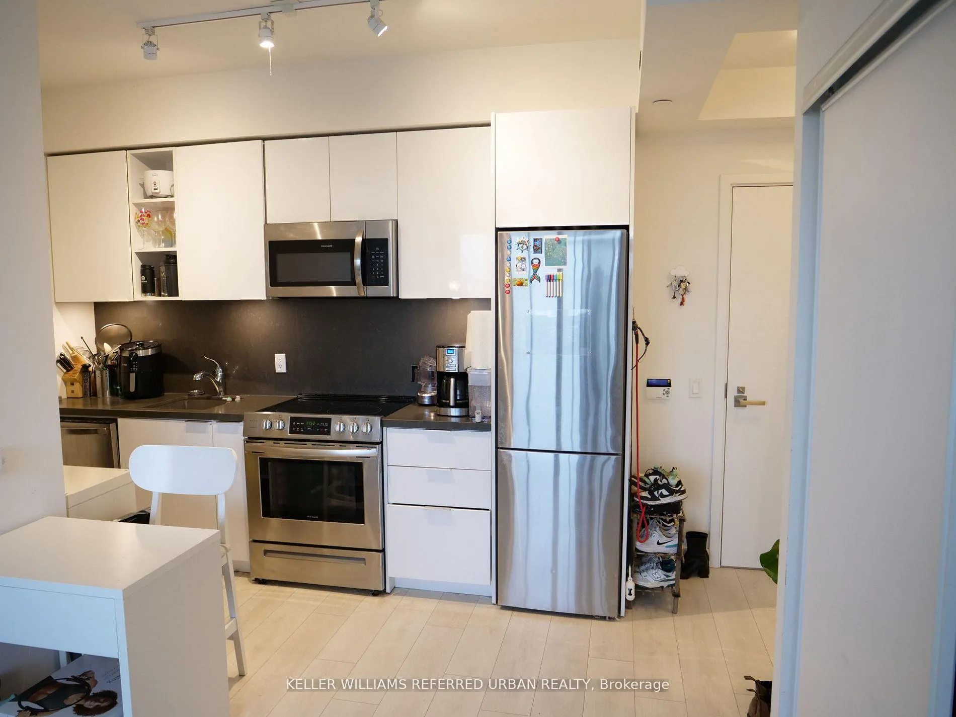 Photo 3 of Unit 1807, 30 Ordnance Avenue, Toronto, Niagara — HOMEH