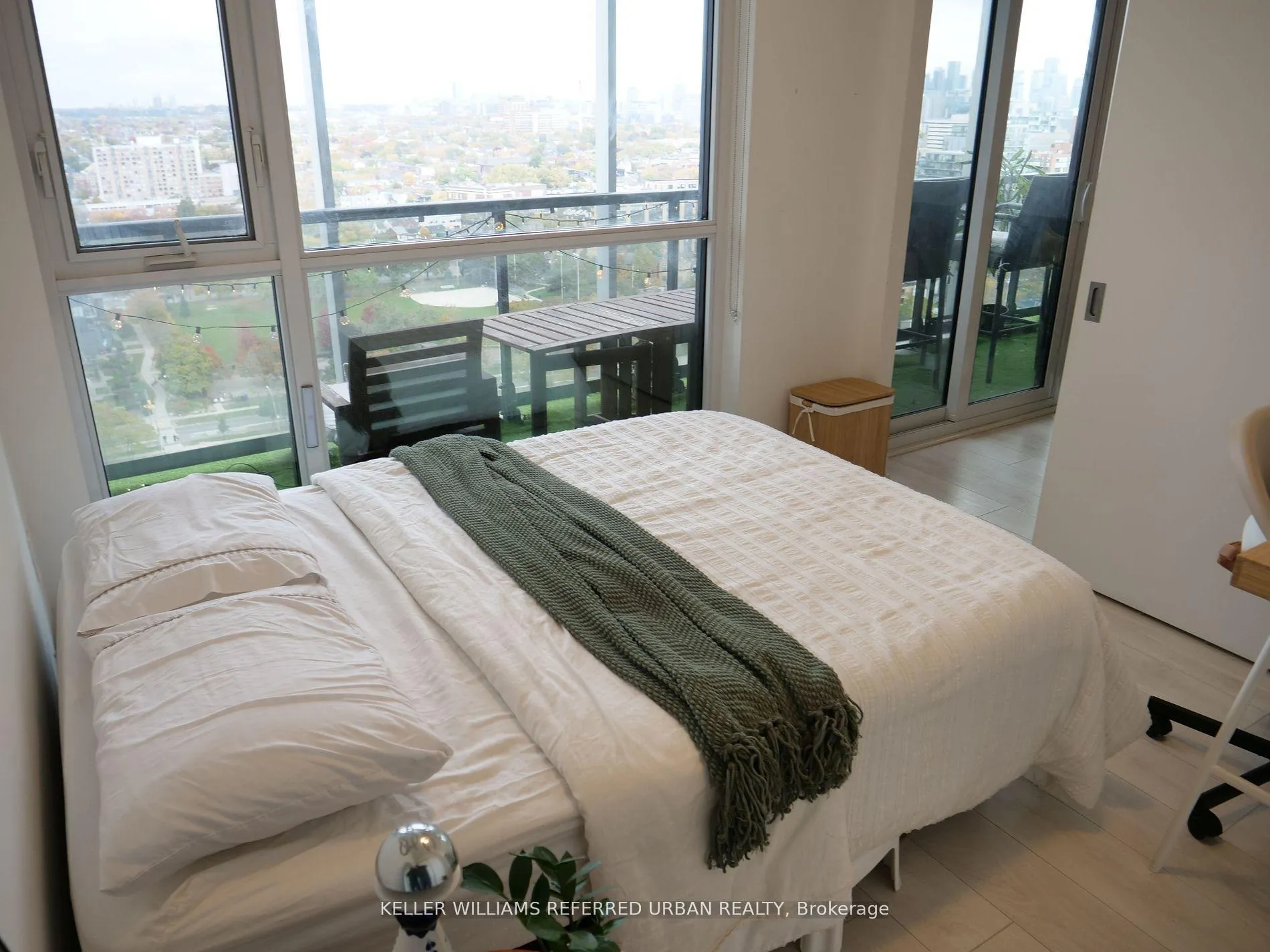 Photo 8 of Unit 1807, 30 Ordnance Avenue, Toronto, Niagara — HOMEH