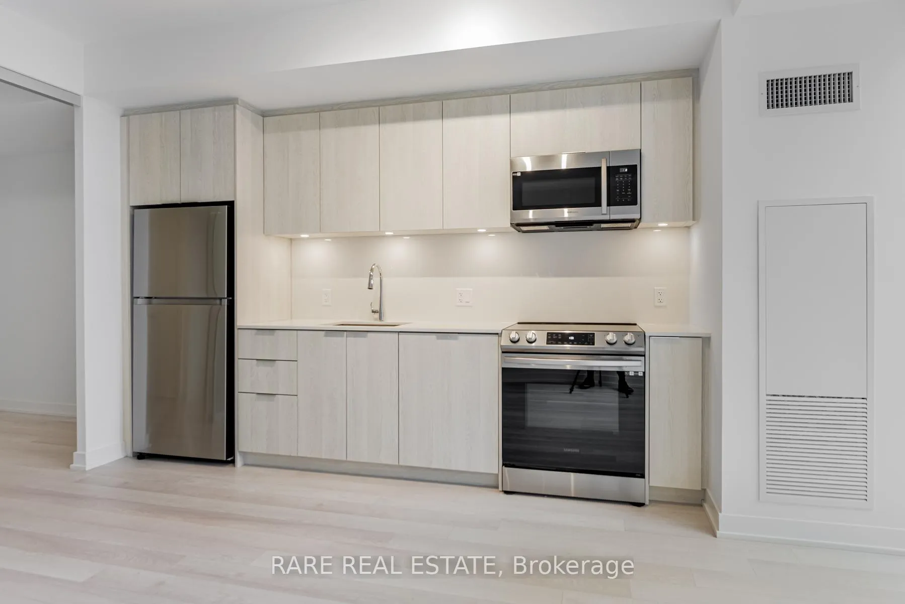 Photo 3 of Unit 2401, 357 King Street W, Toronto, Waterfront Communities — HOMEH