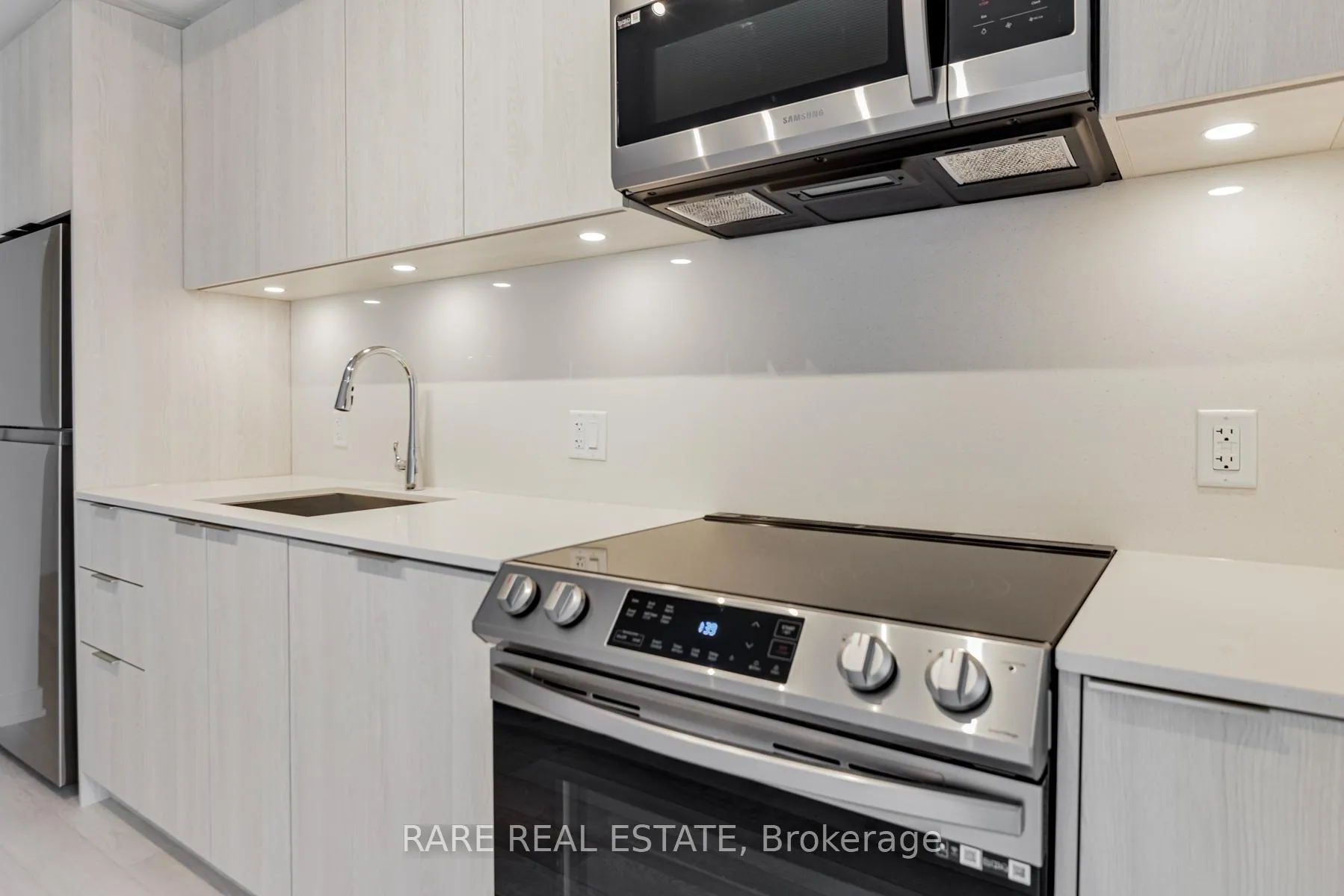 Photo 5 of Unit 2401, 357 King Street W, Toronto, Waterfront Communities — HOMEH