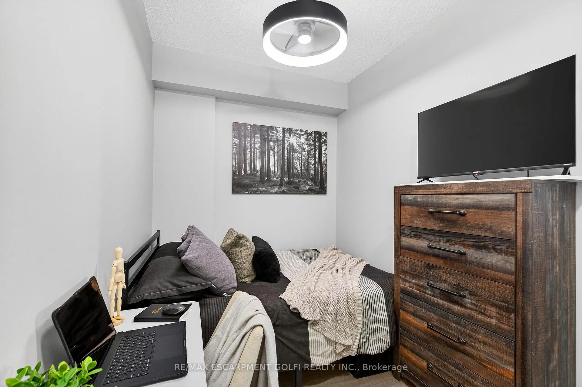 Photo 11 of Unit 505, 560 North Service Road, Grimsby, Grimsby Beach — HOMEH