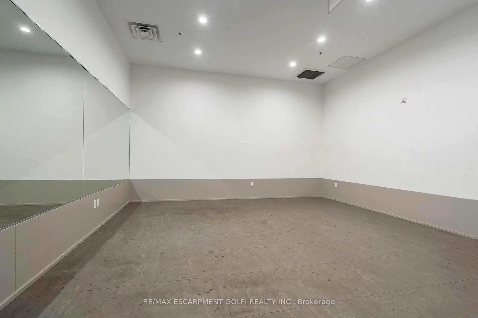 Photo 17 of Unit 505, 560 North Service Road, Grimsby, Grimsby Beach — HOMEH