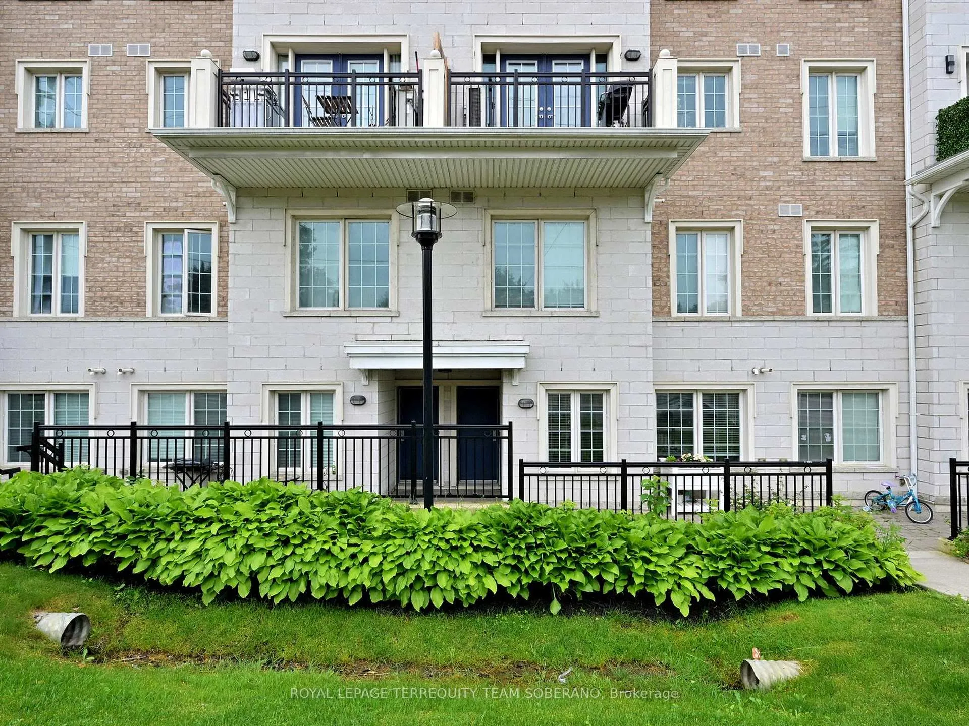 Photo 2 of Unit D03, 26 Bruce Street, Vaughan, East Woodbridge — HOMEH