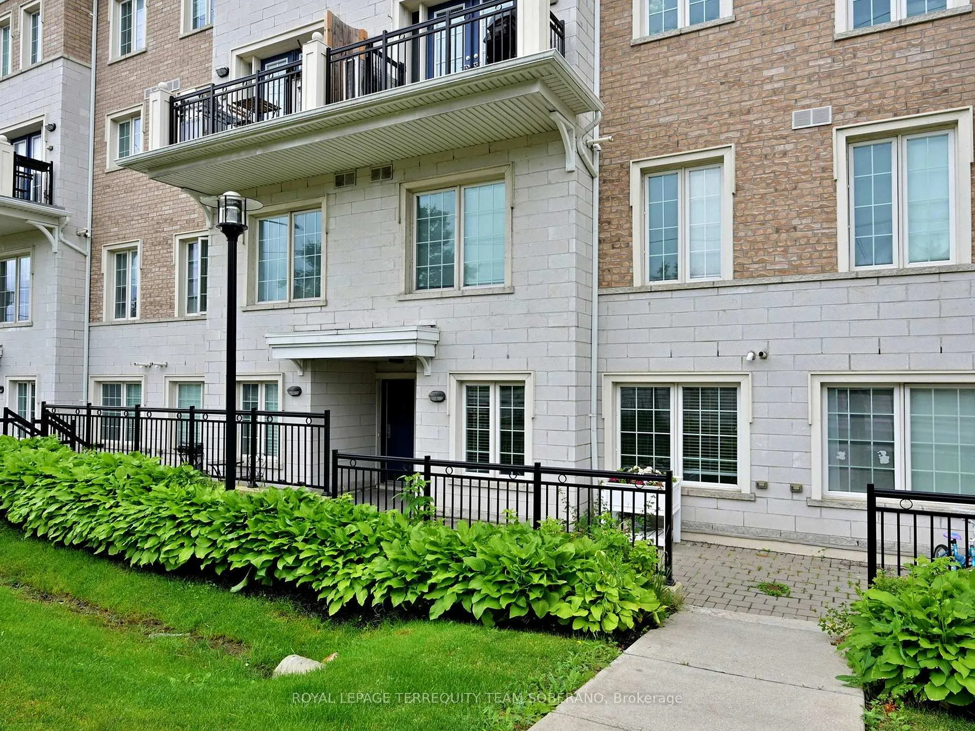Photo 3 of Unit D03, 26 Bruce Street, Vaughan, East Woodbridge — HOMEH