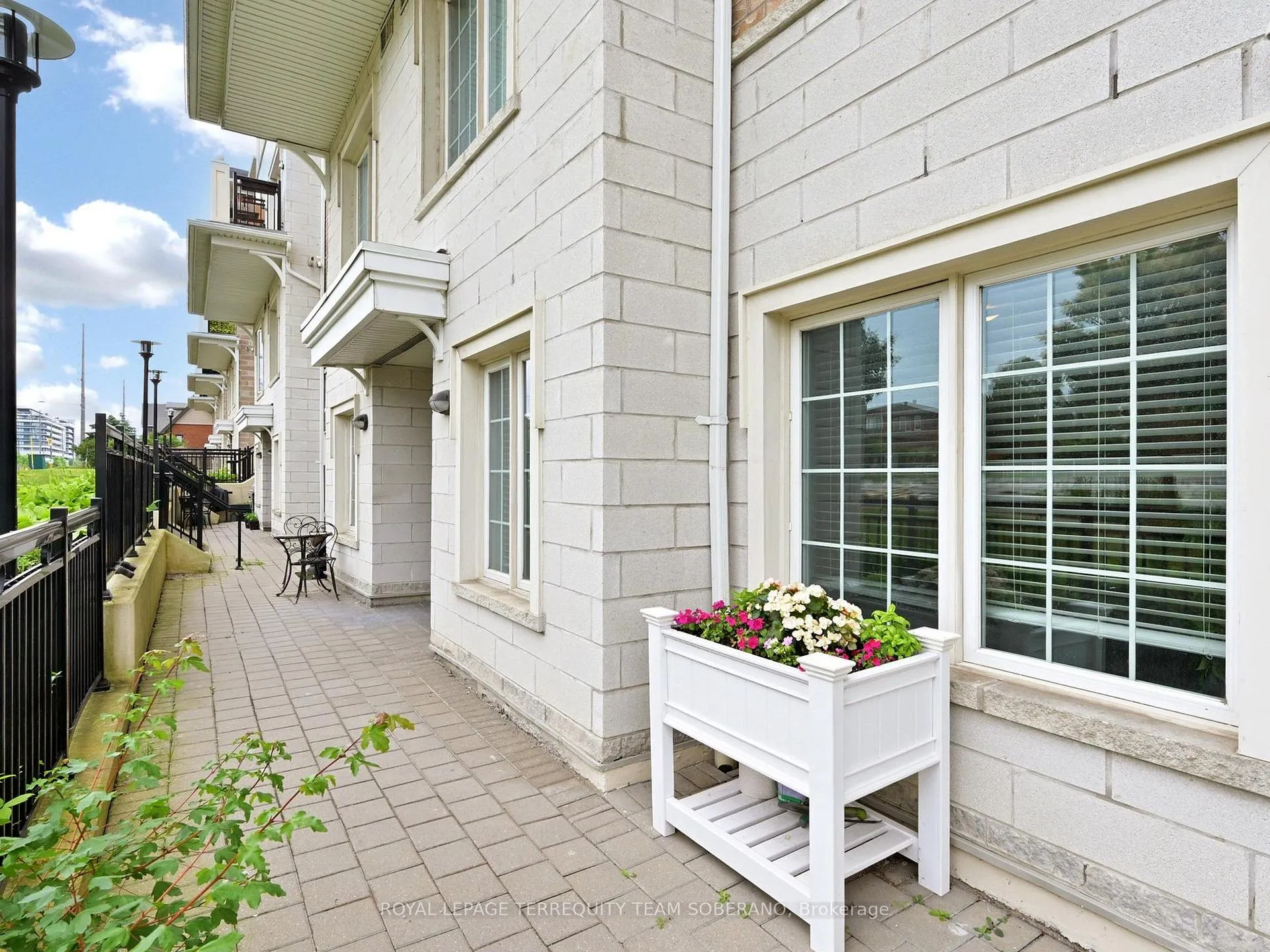 Photo 4 of Unit D03, 26 Bruce Street, Vaughan, East Woodbridge — HOMEH