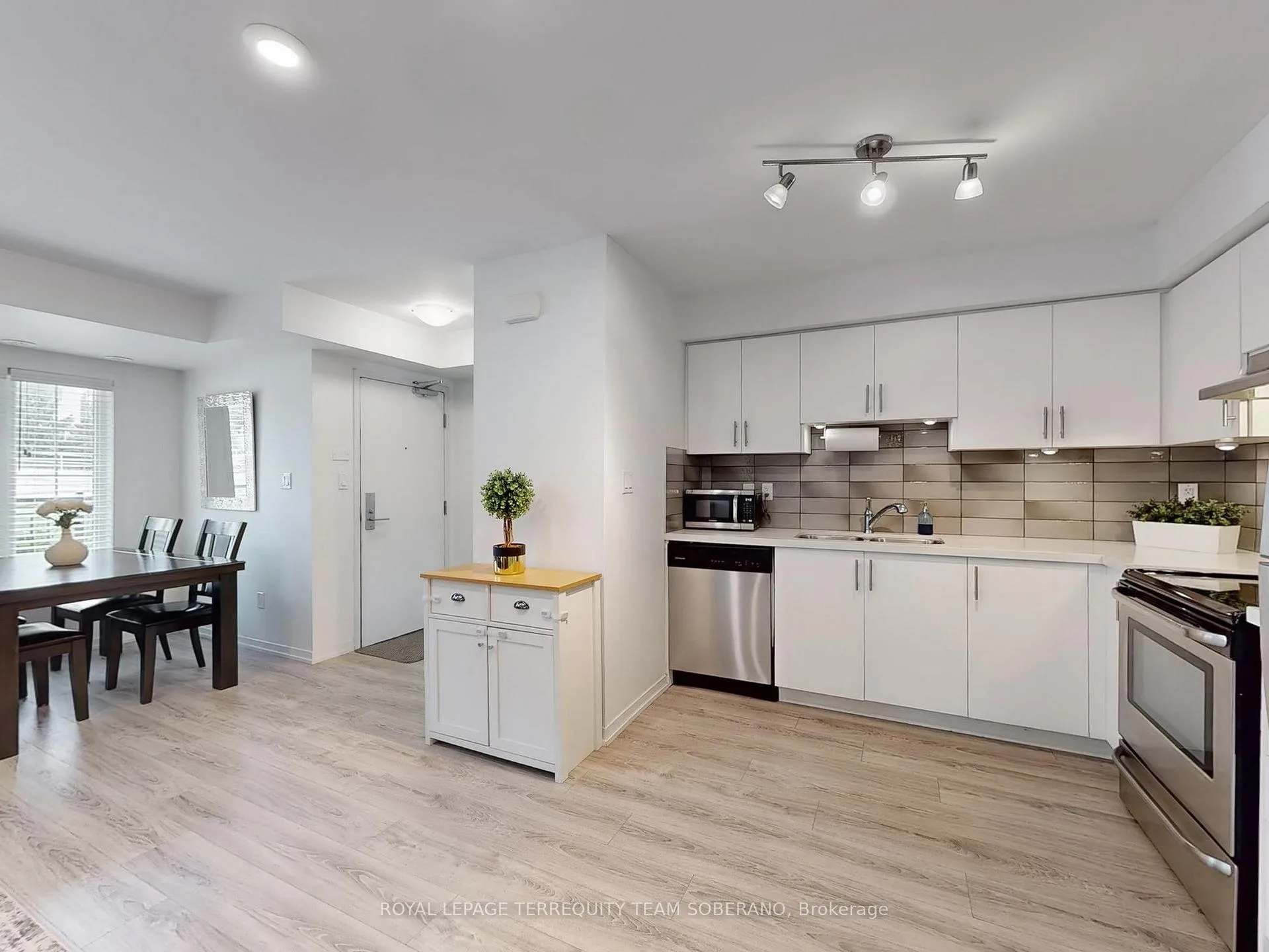 Photo 12 of Unit D03, 26 Bruce Street, Vaughan, East Woodbridge — HOMEH