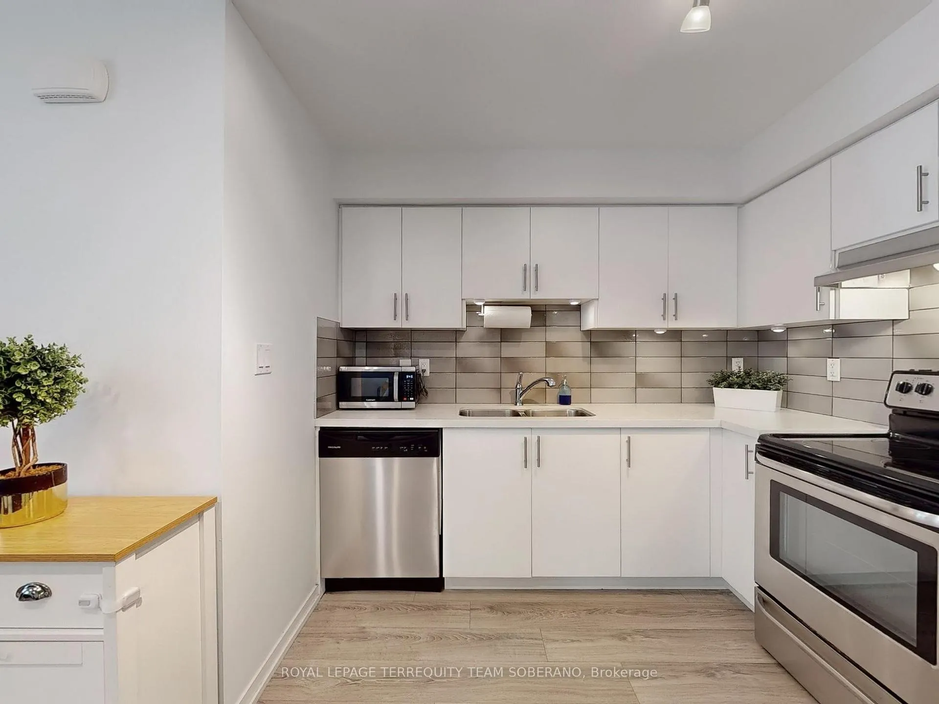 Photo 13 of Unit D03, 26 Bruce Street, Vaughan, East Woodbridge — HOMEH