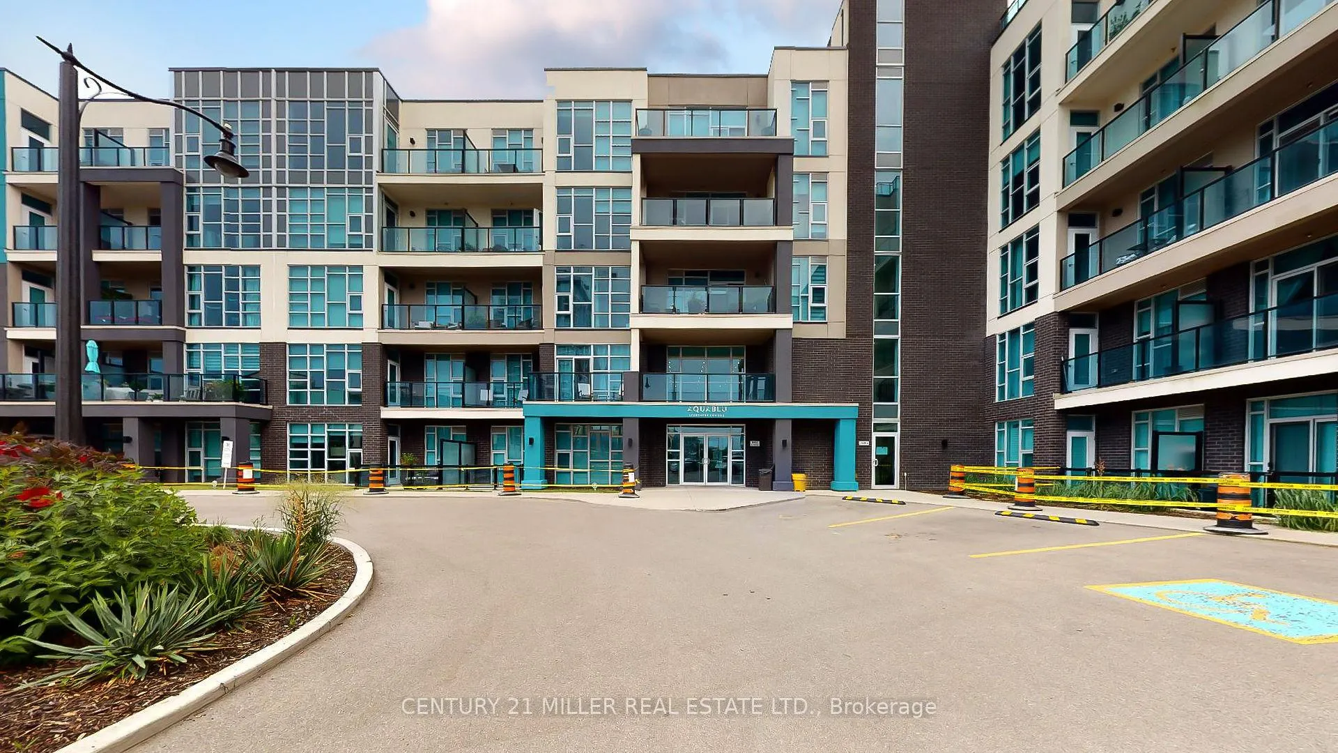 Front of Unit 308, 10 Concord Place W