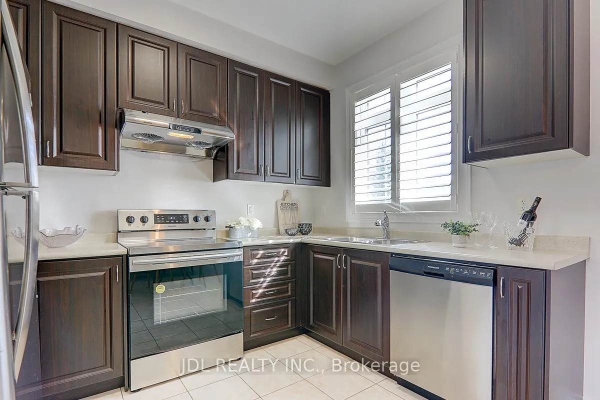 Photo 12 of 130 Roy Grove Way, Markham, Greensborough — HOMEH